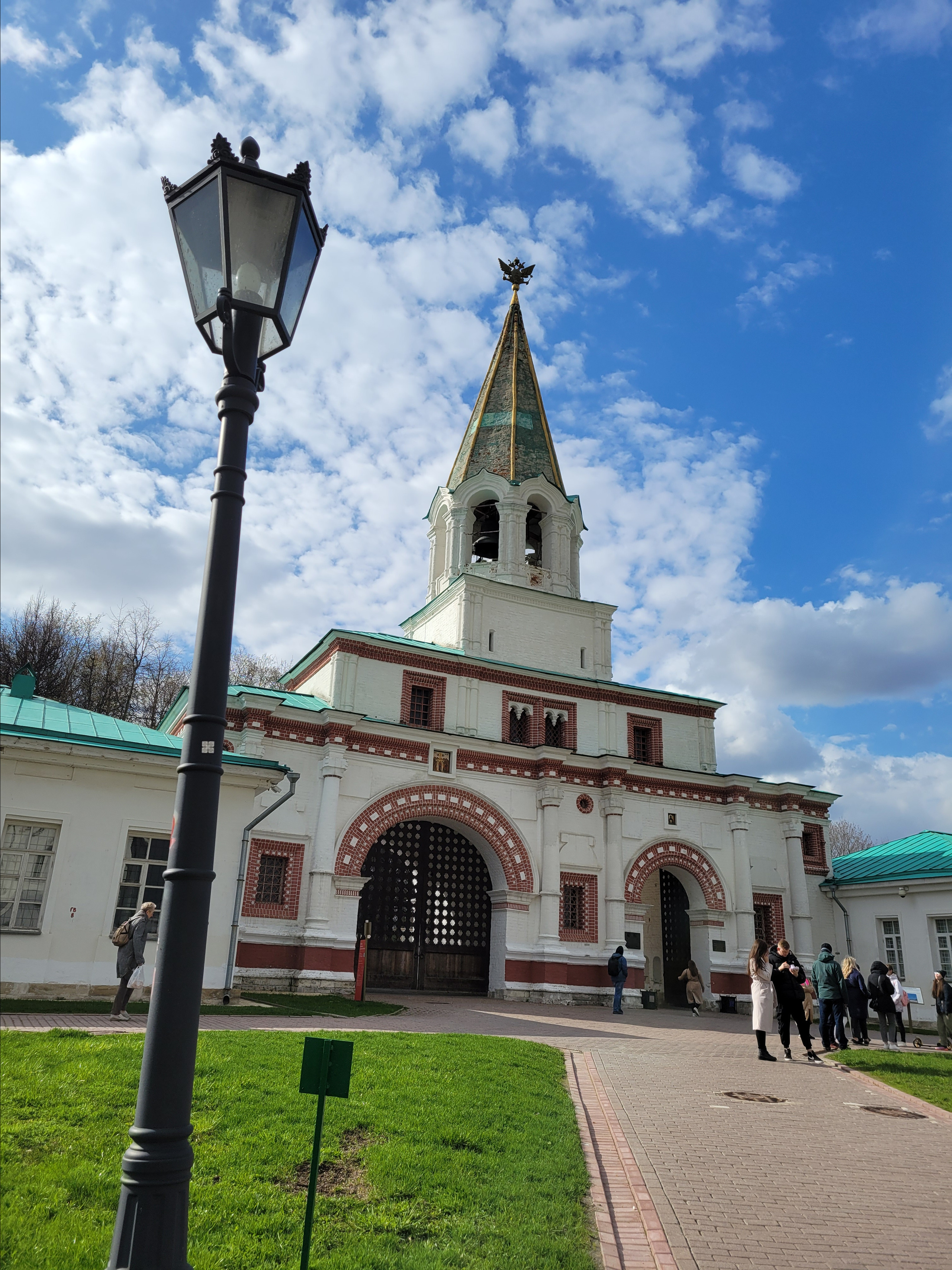 Передние ворота Вознесенской площади