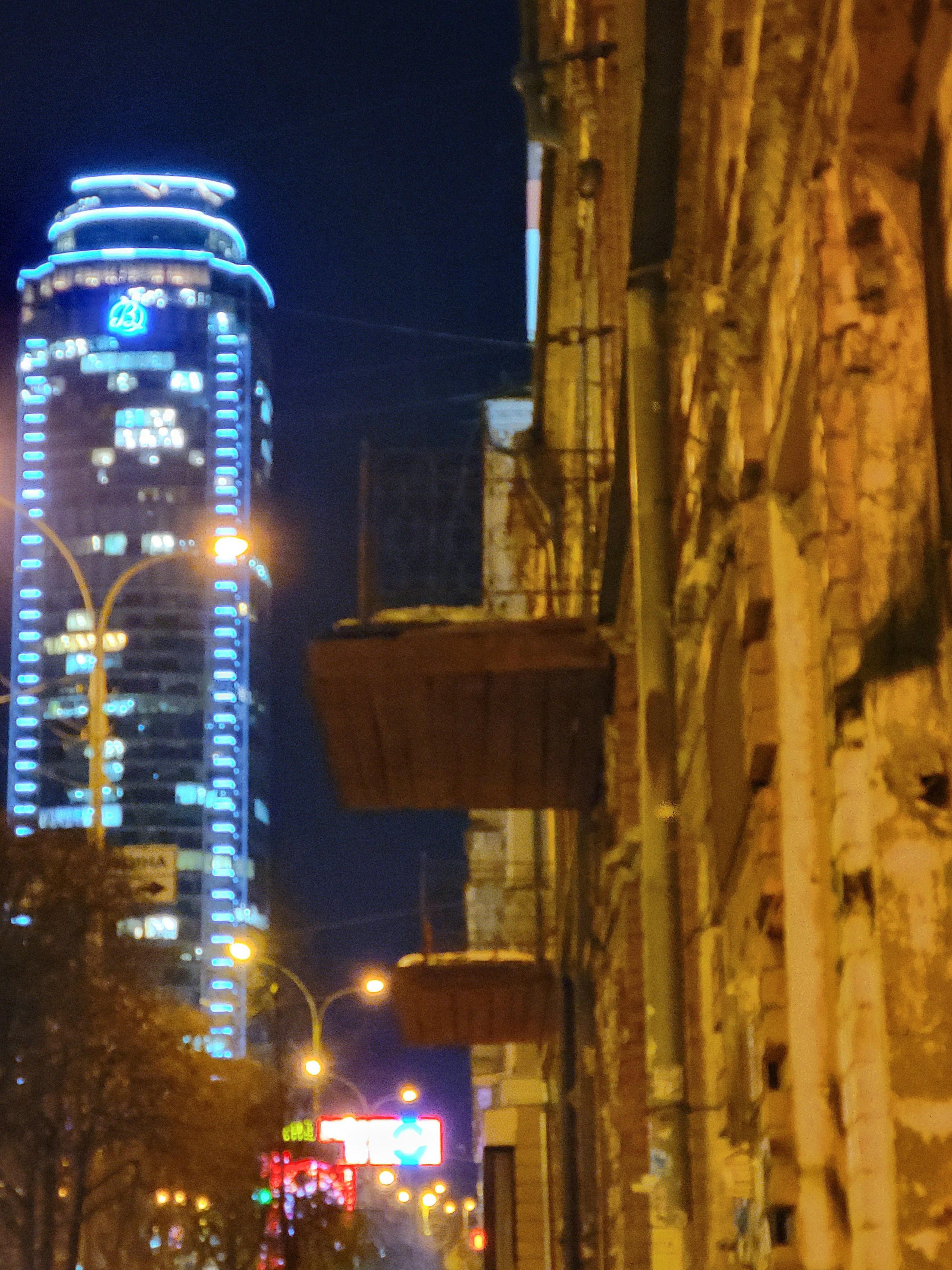 Старое и новое соседствует по всему городу