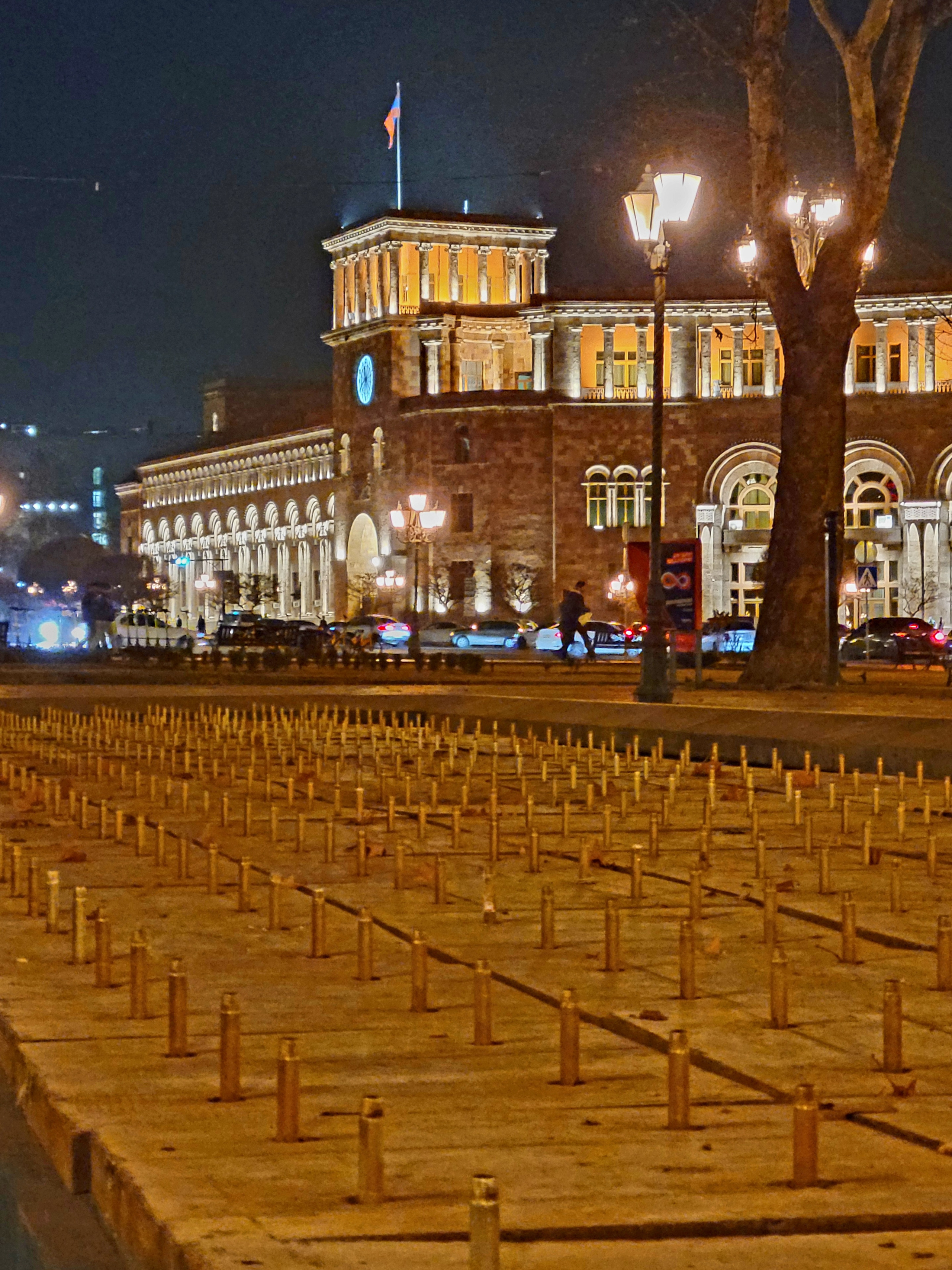 Поющие фонтаны пока не работают