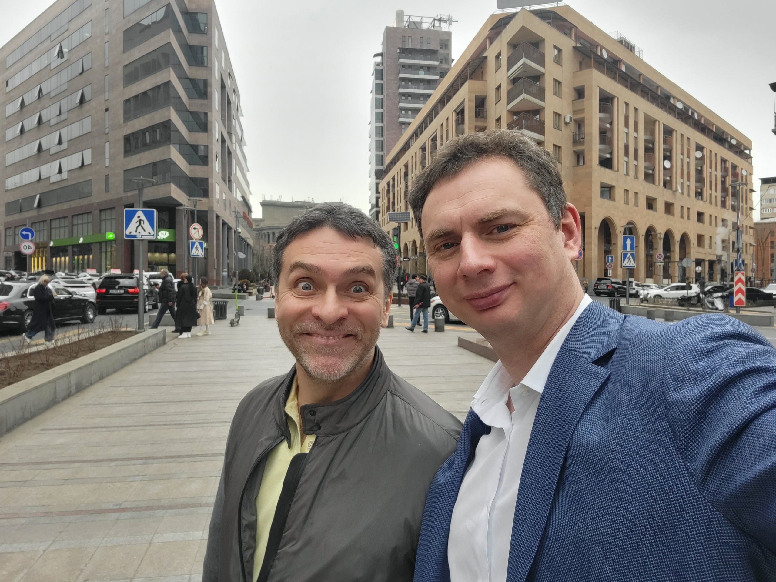 Школьный друг, житель Еревана последние 17 лет - Андрей Григорян.