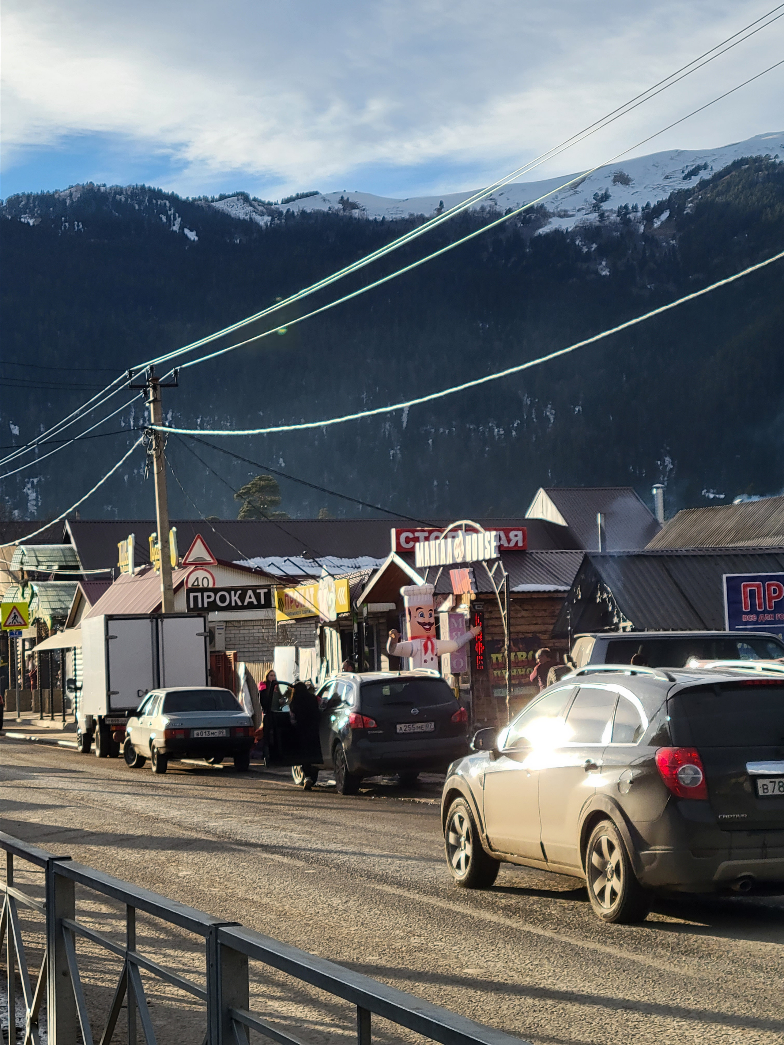 Поселок Архыз далек от любых сравнений с европейскими курортами