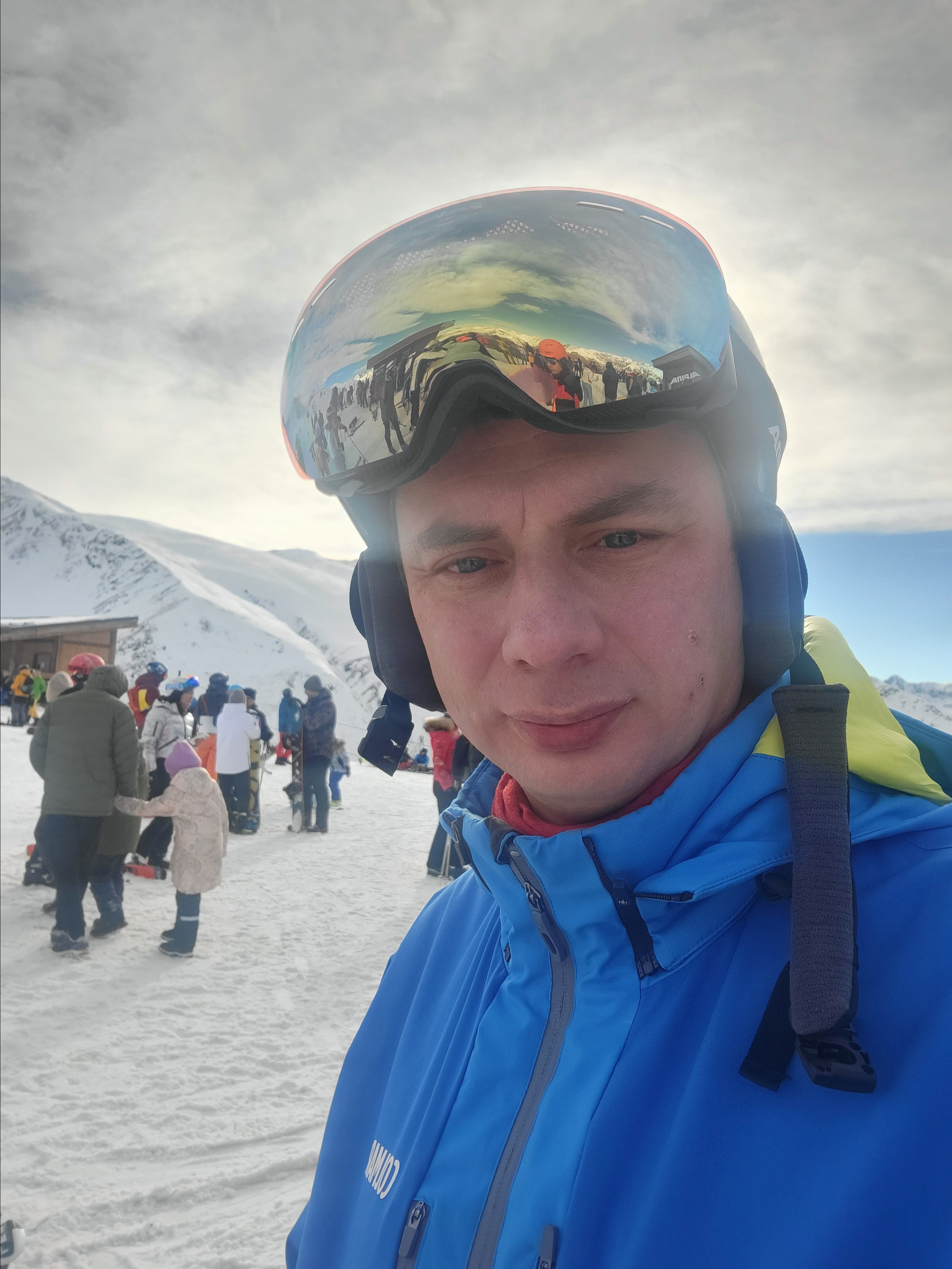 На четвертый день нашли несколько часов до наплыва туристов и убитых трасс. Рано поутру кататься одно удовольствие