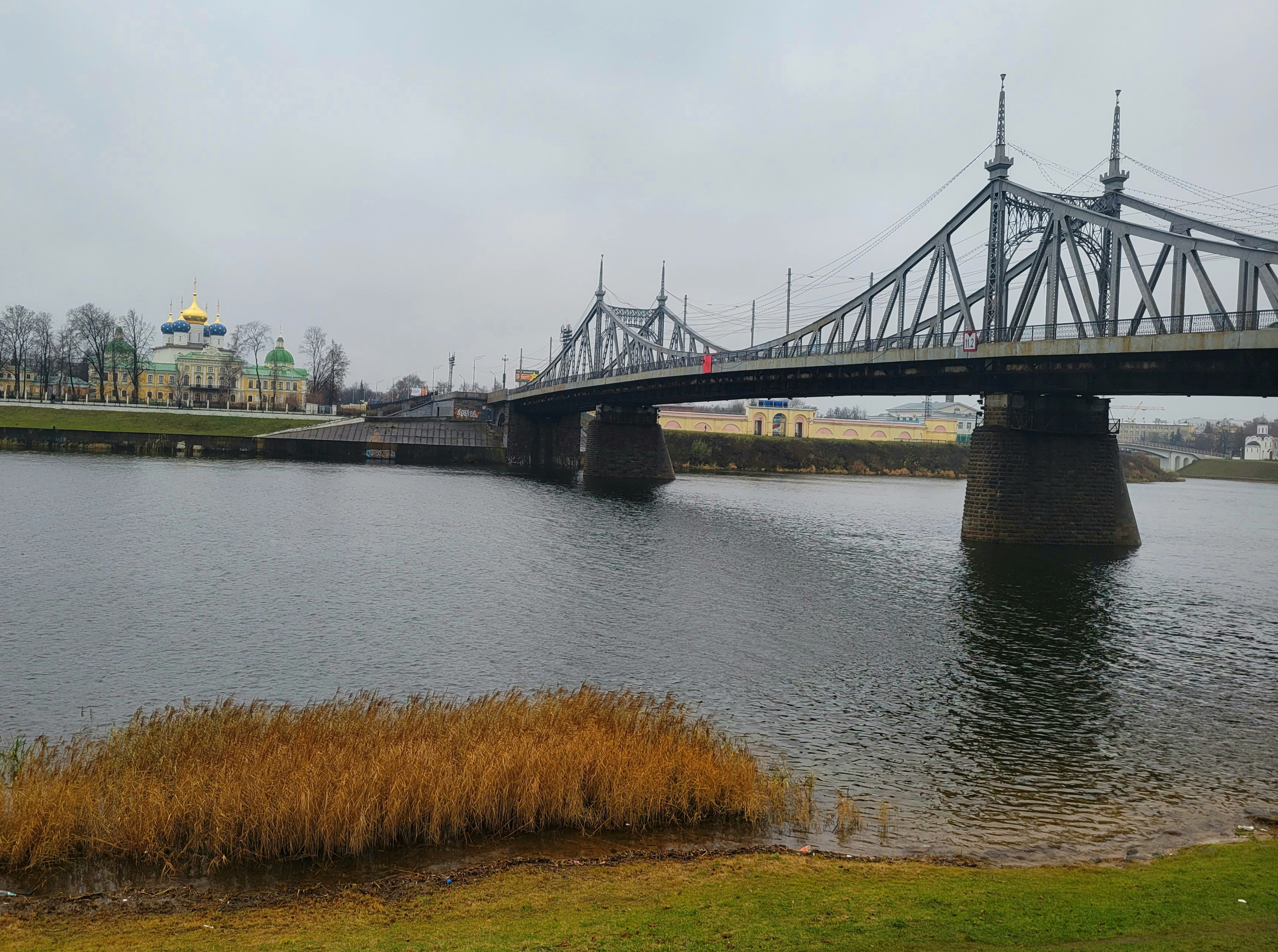 День выдался пасмурным и временами дождливым. Тверь оставила в итоге такое же сумрачное ощущение