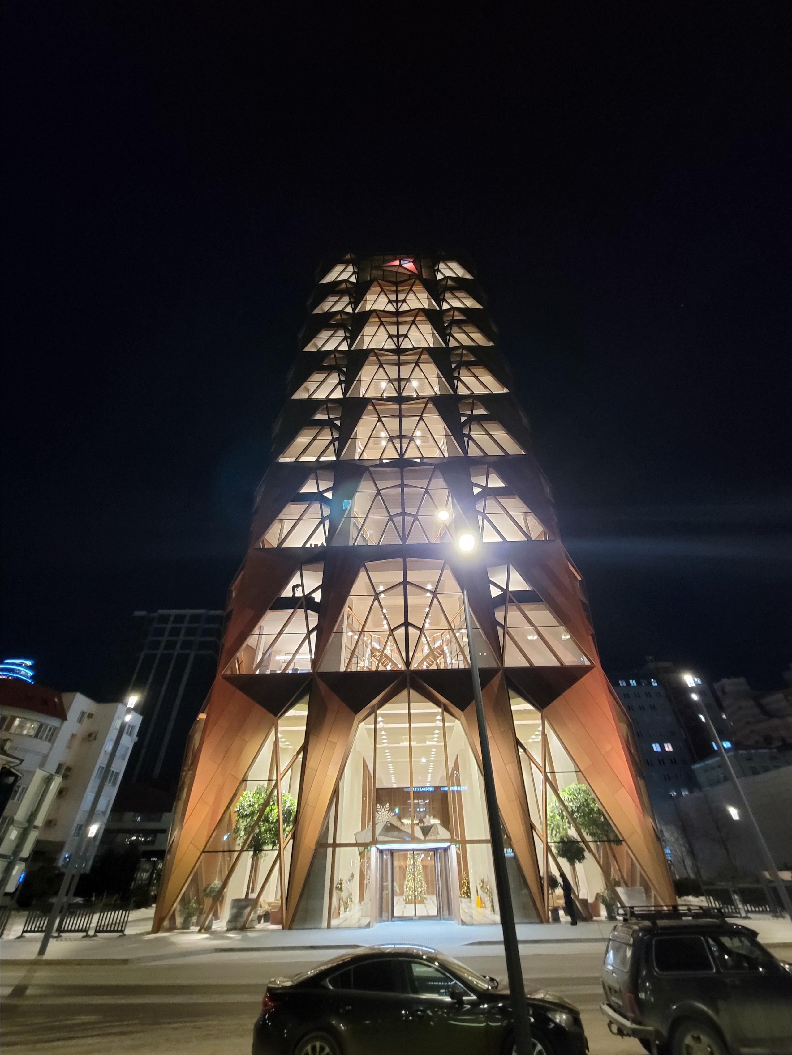 Форма декора позволяет экономить тепло зимой, отражать жару летом