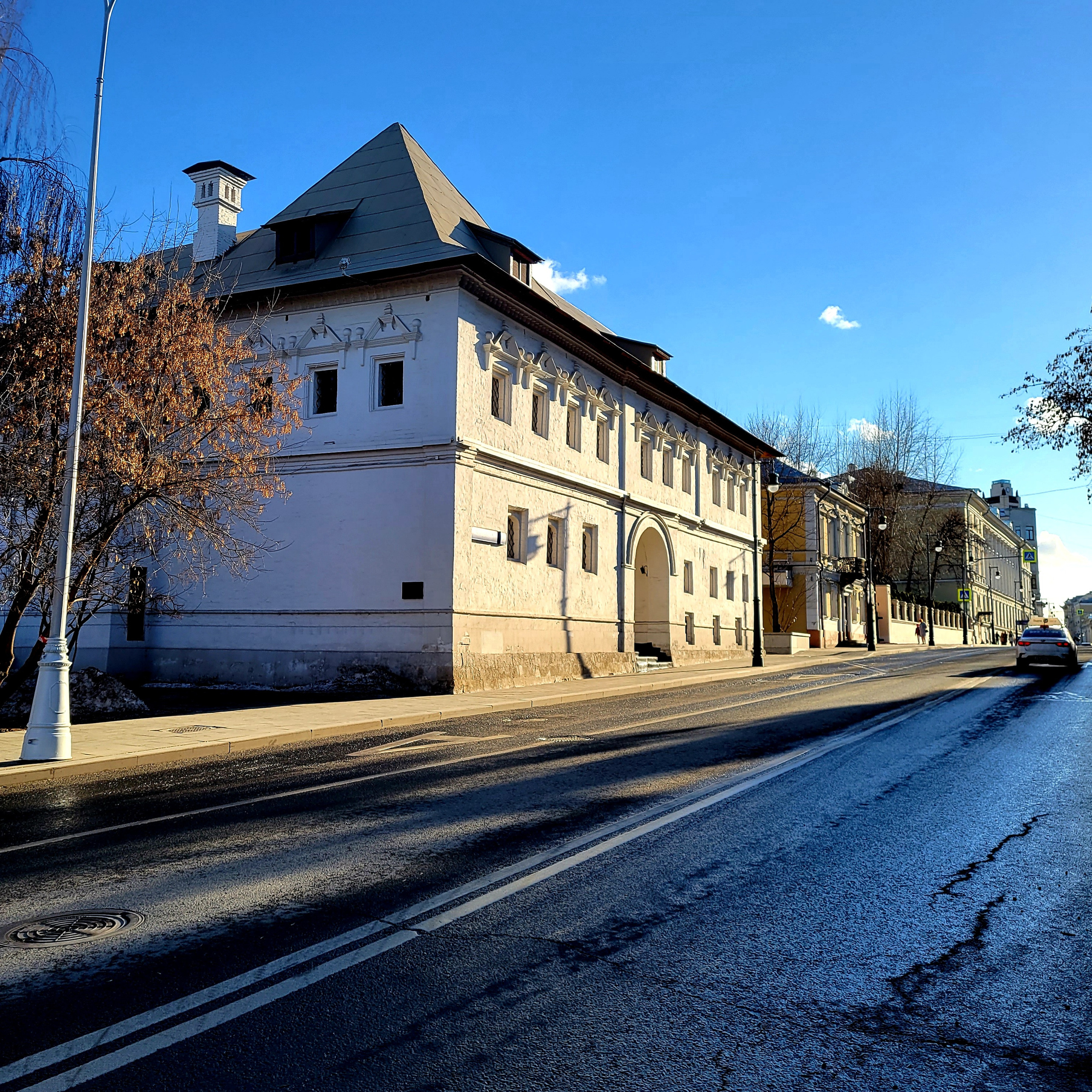 The oldest building on Ostozhenka, that wasn't destroyed in fire of 1812 y