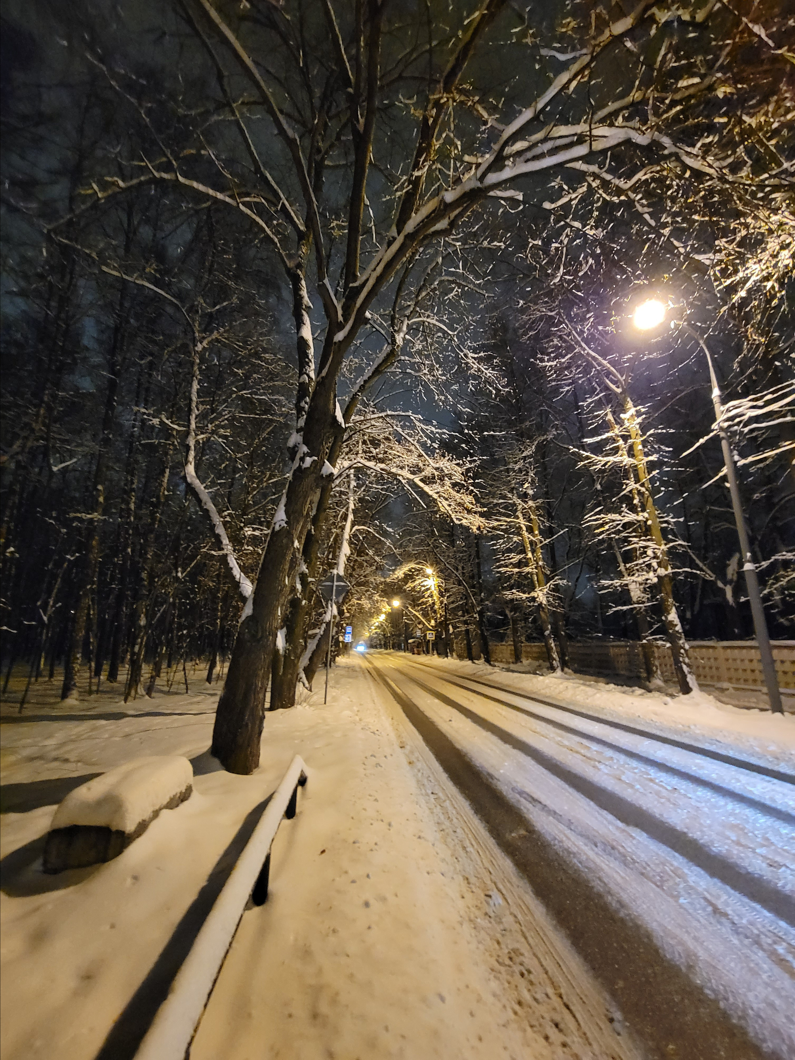 Это место волшебно и прекрасно и в снегопад, и в туман