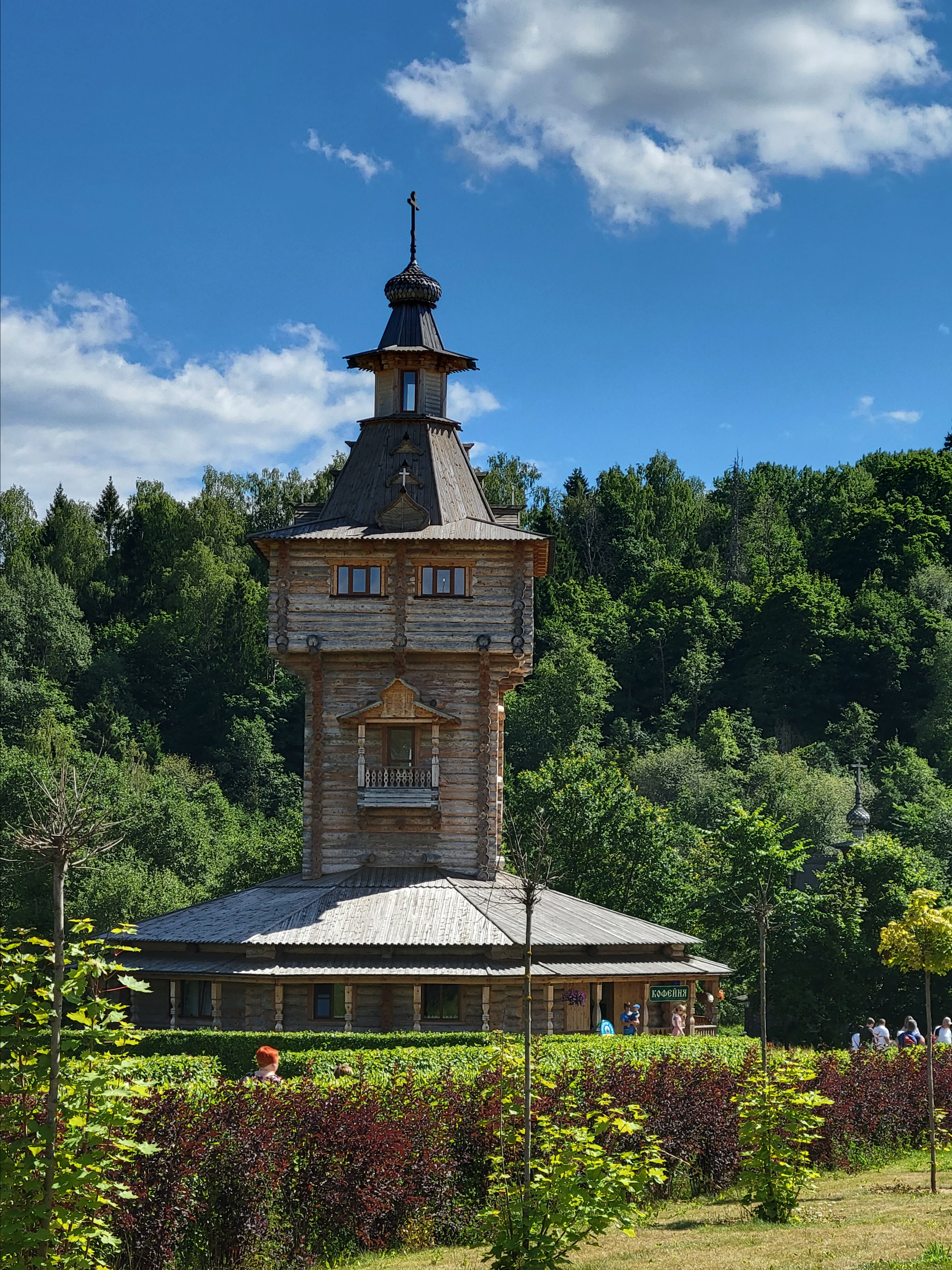 Гремячий ключ оказался очень облагороженным туристическим местом