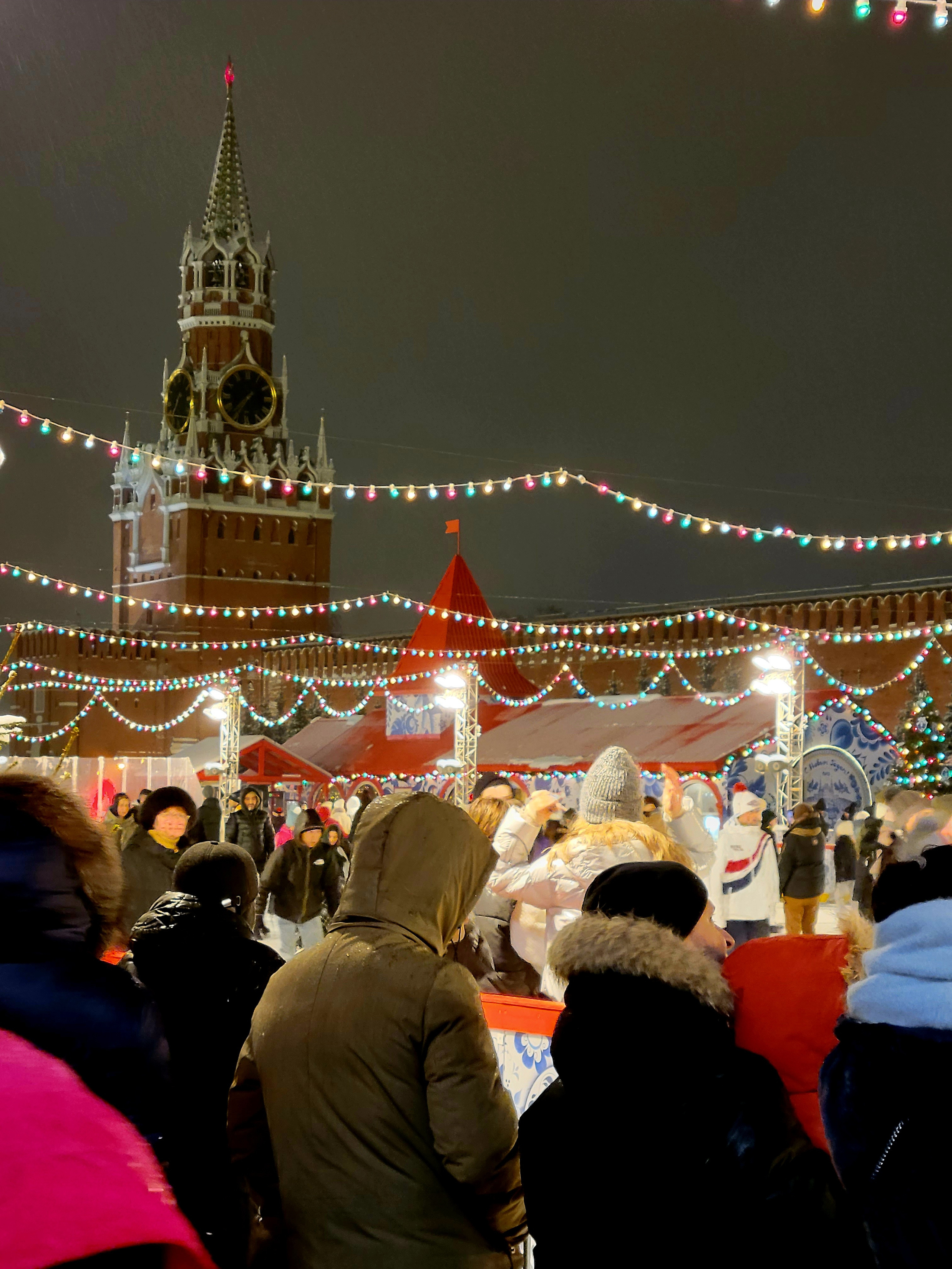 Толпы со всей страны на Красной площади