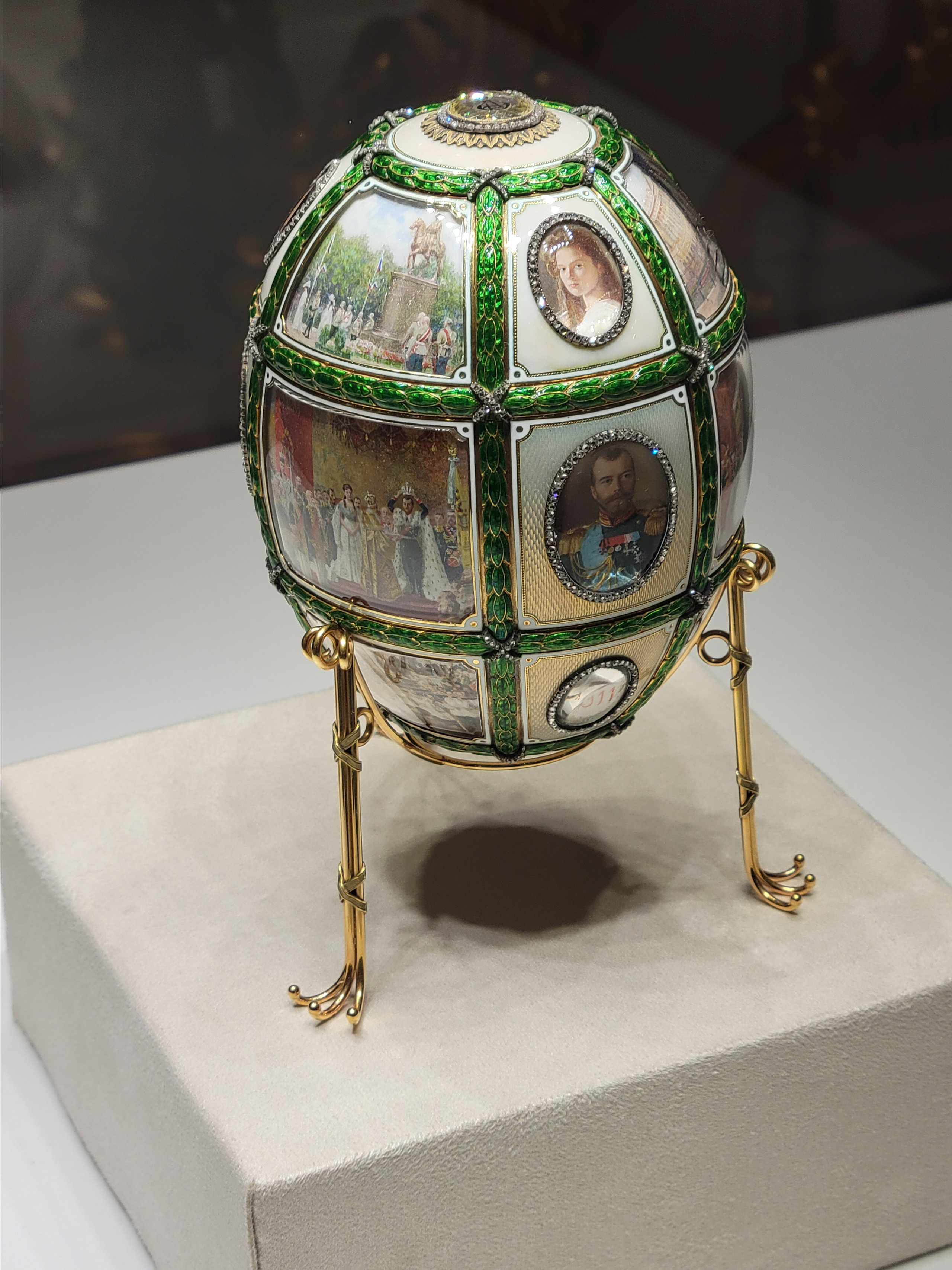 Музей Фаберже. Долго не хотел в него, а потом долго не мог попасть.