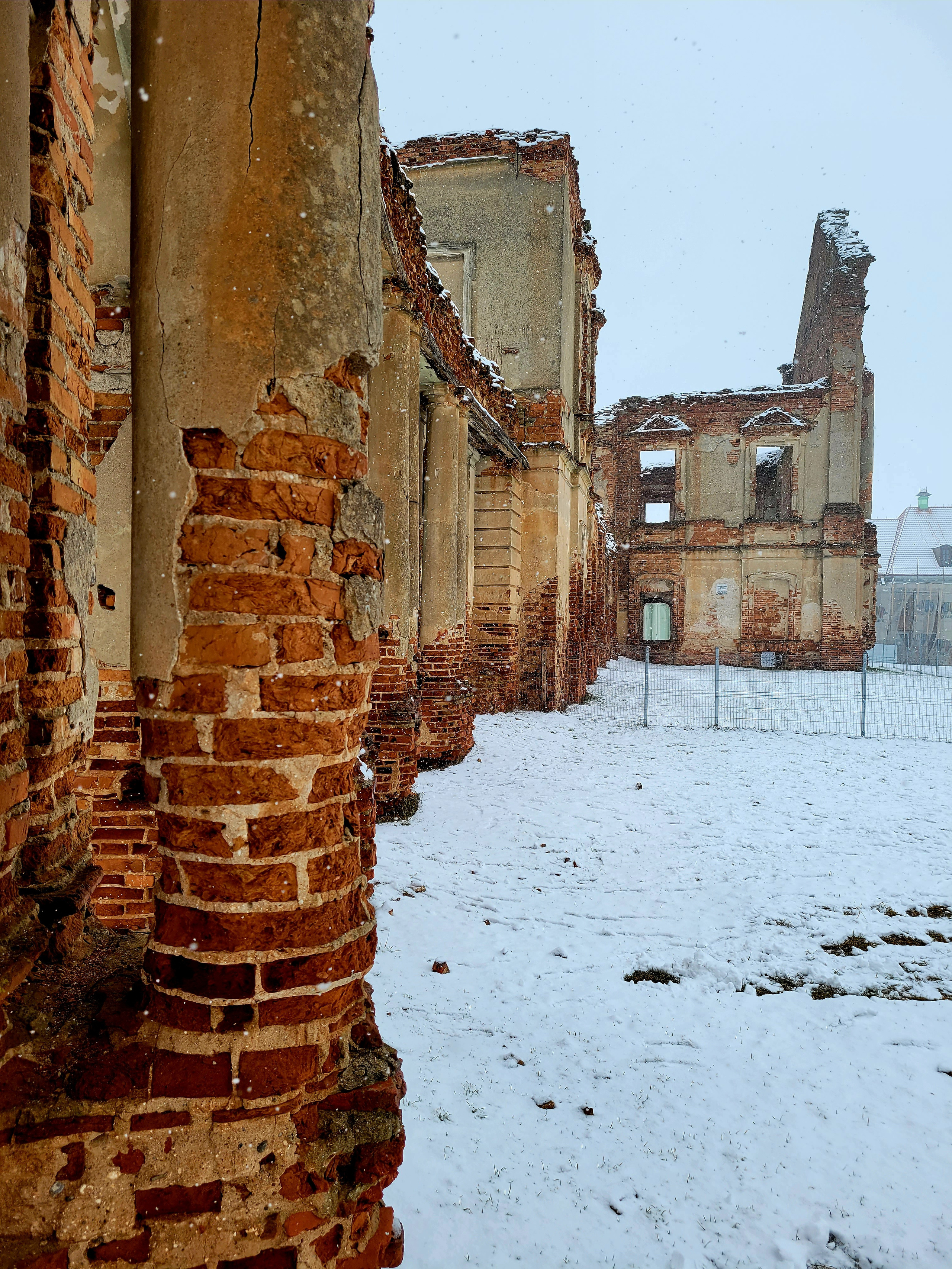 А не чтобы быть разрушенным в пламени очередной безумной войны