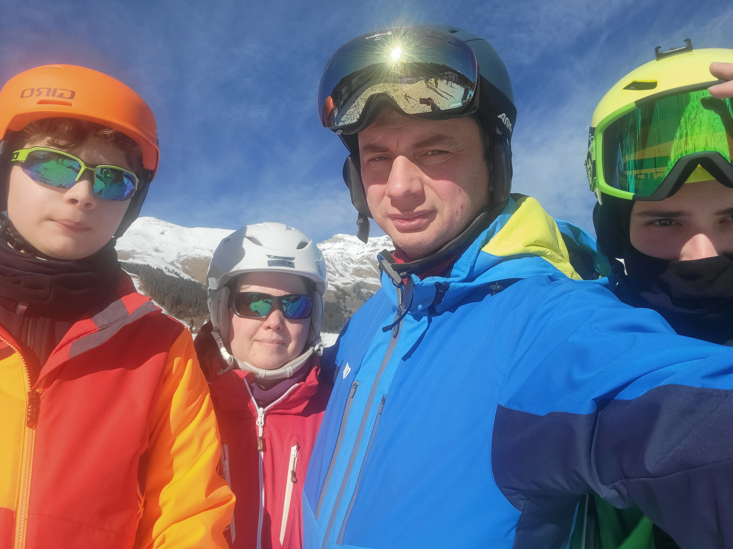 Рестораны на горе вкусные, но так же переполнены