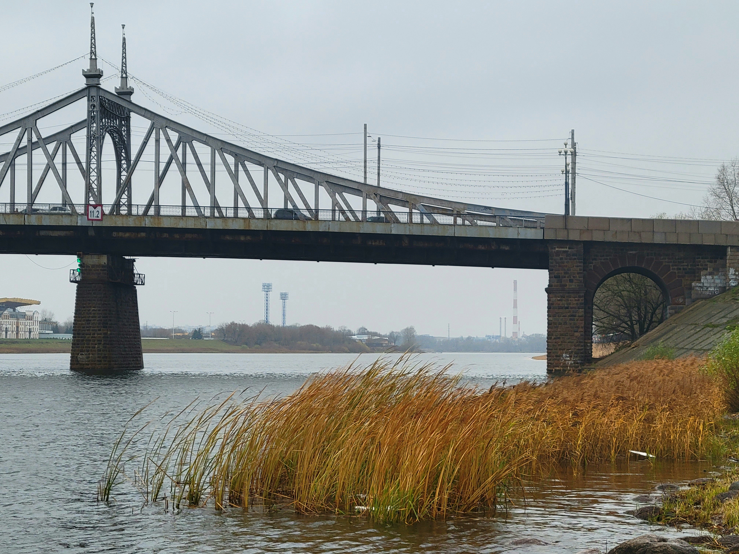 Волга и Старый волжский мост 