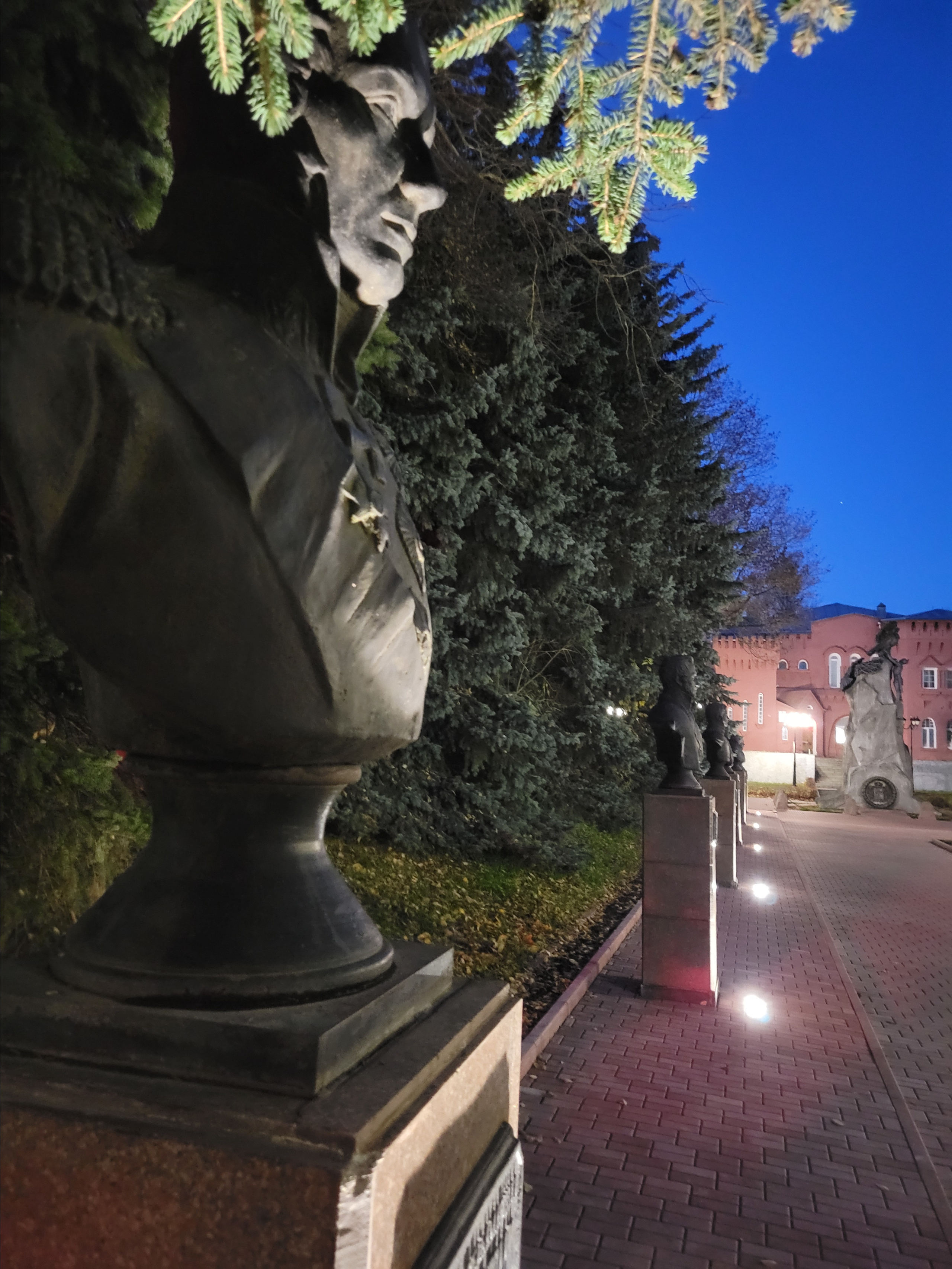 Small night walk in the city center. Heroe's avenue dedicate to heroes of two National wars