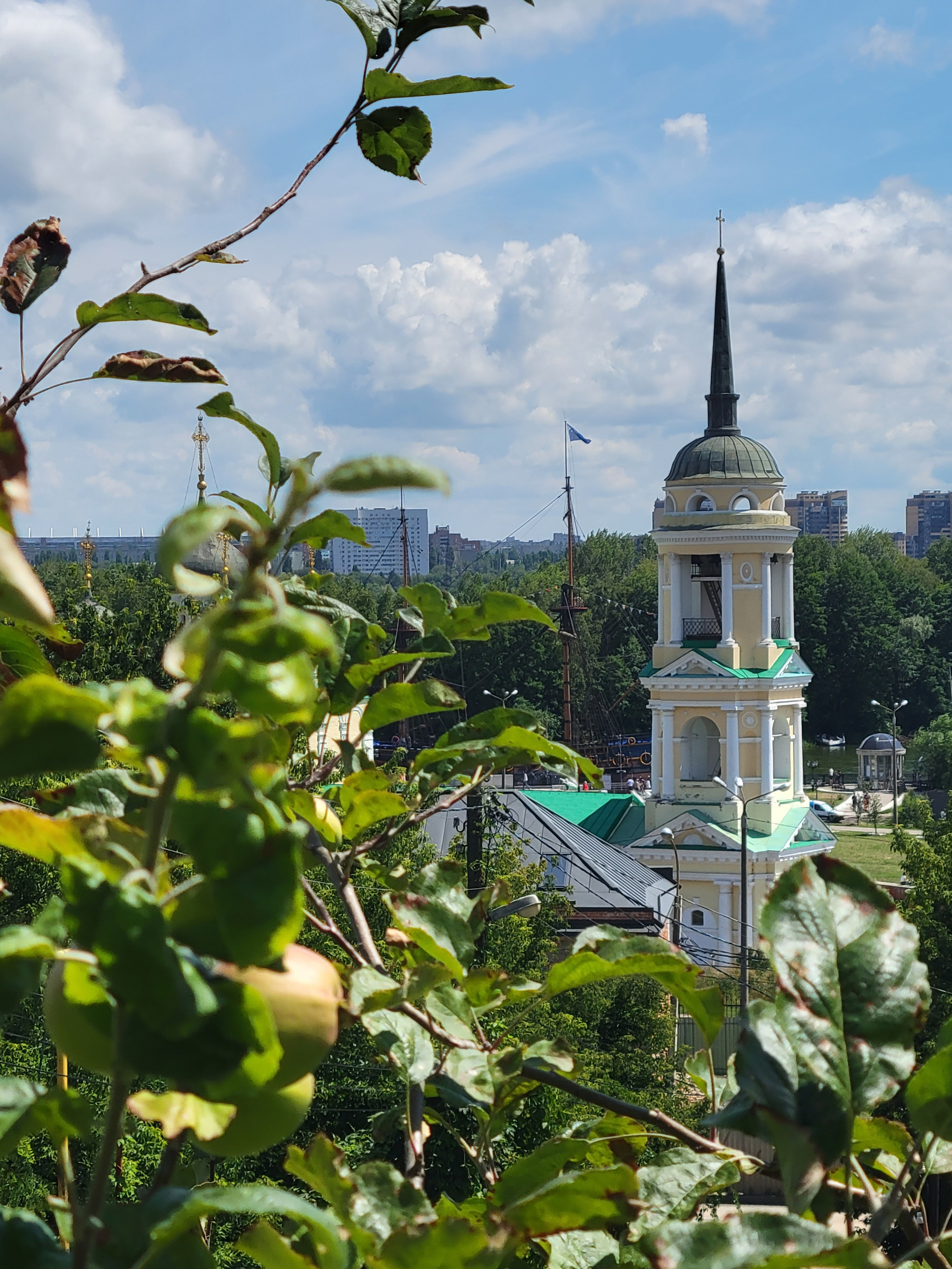 Started at 5 oçlock from Rosa were only at 2 oçlock in Voronezh. 21 hrs trip it's a bit difficult. In the morning slept and walked 
