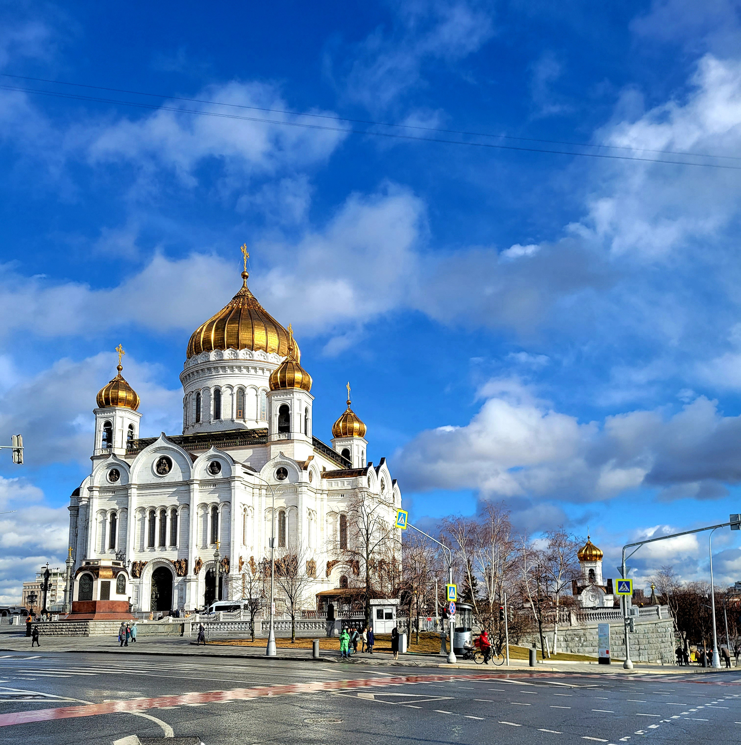Church named for swimming pool "Moscow"