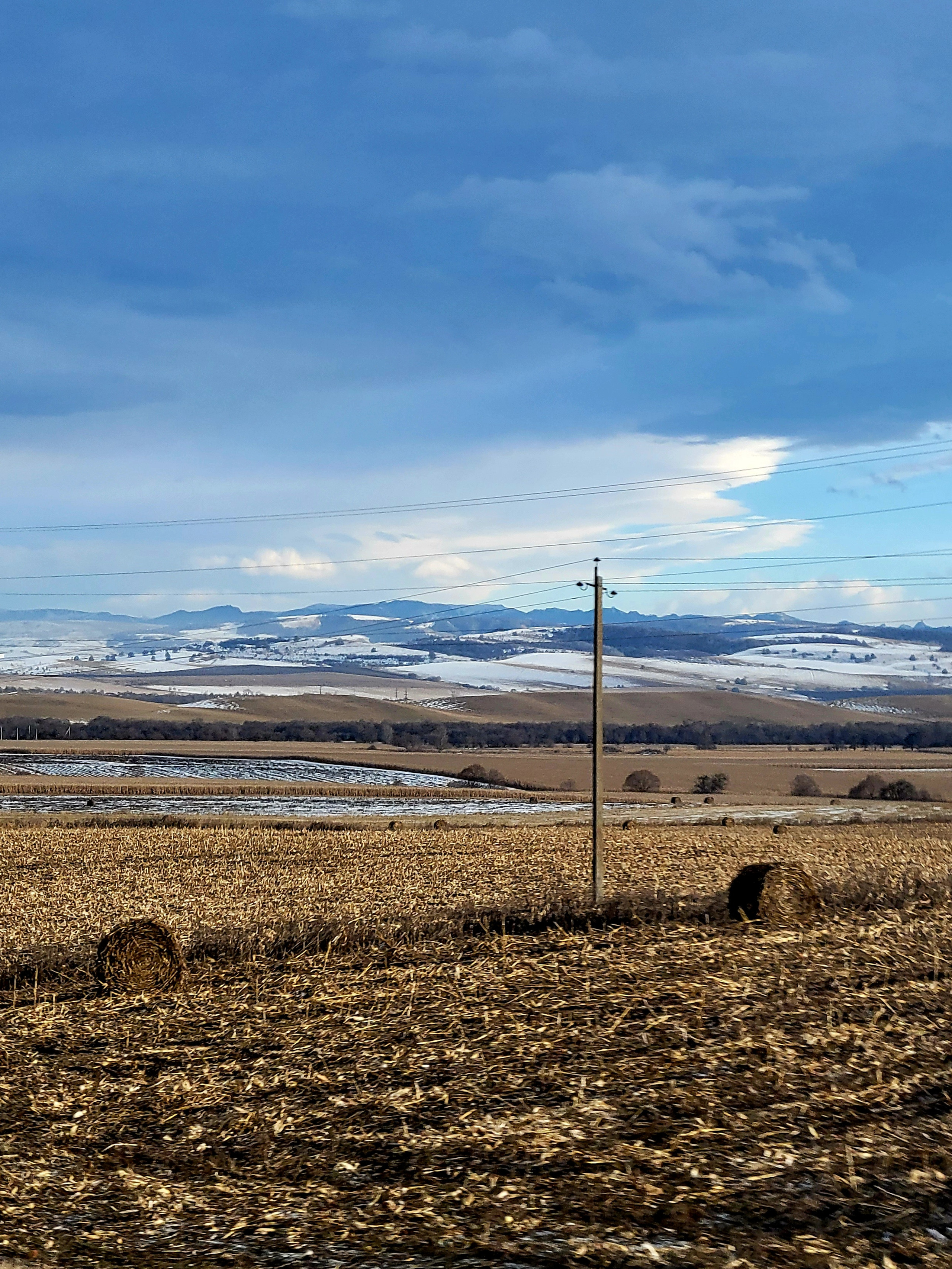 Дождь ожидаемо превратился в снег, на дорогах - лед. Но мы были уже в 10 км от Ростова, все дороги были уже обработаны реагентами и проблем не возникло
