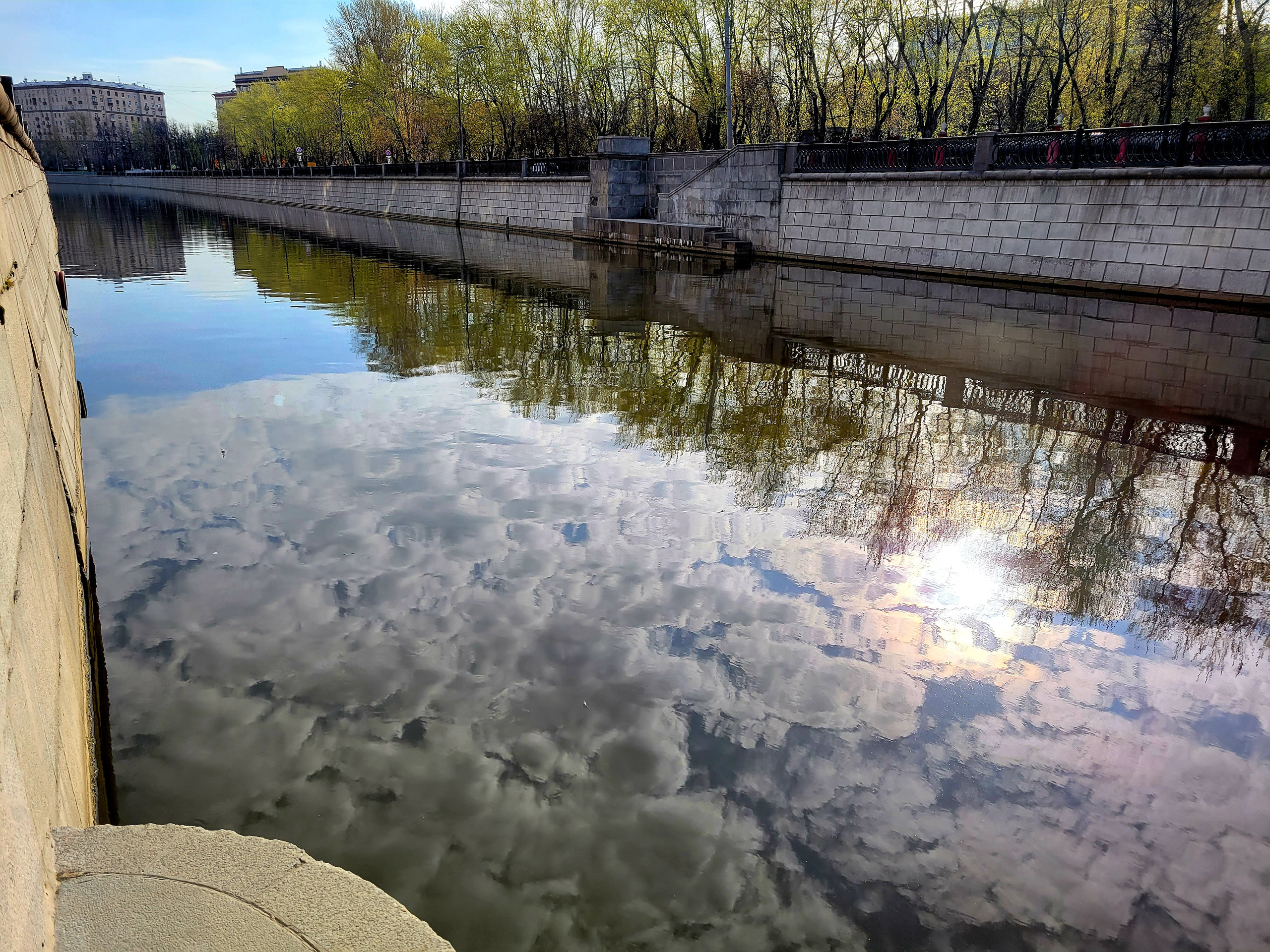 Набережная Яузы. 05/22. Walk & Fly with Batay