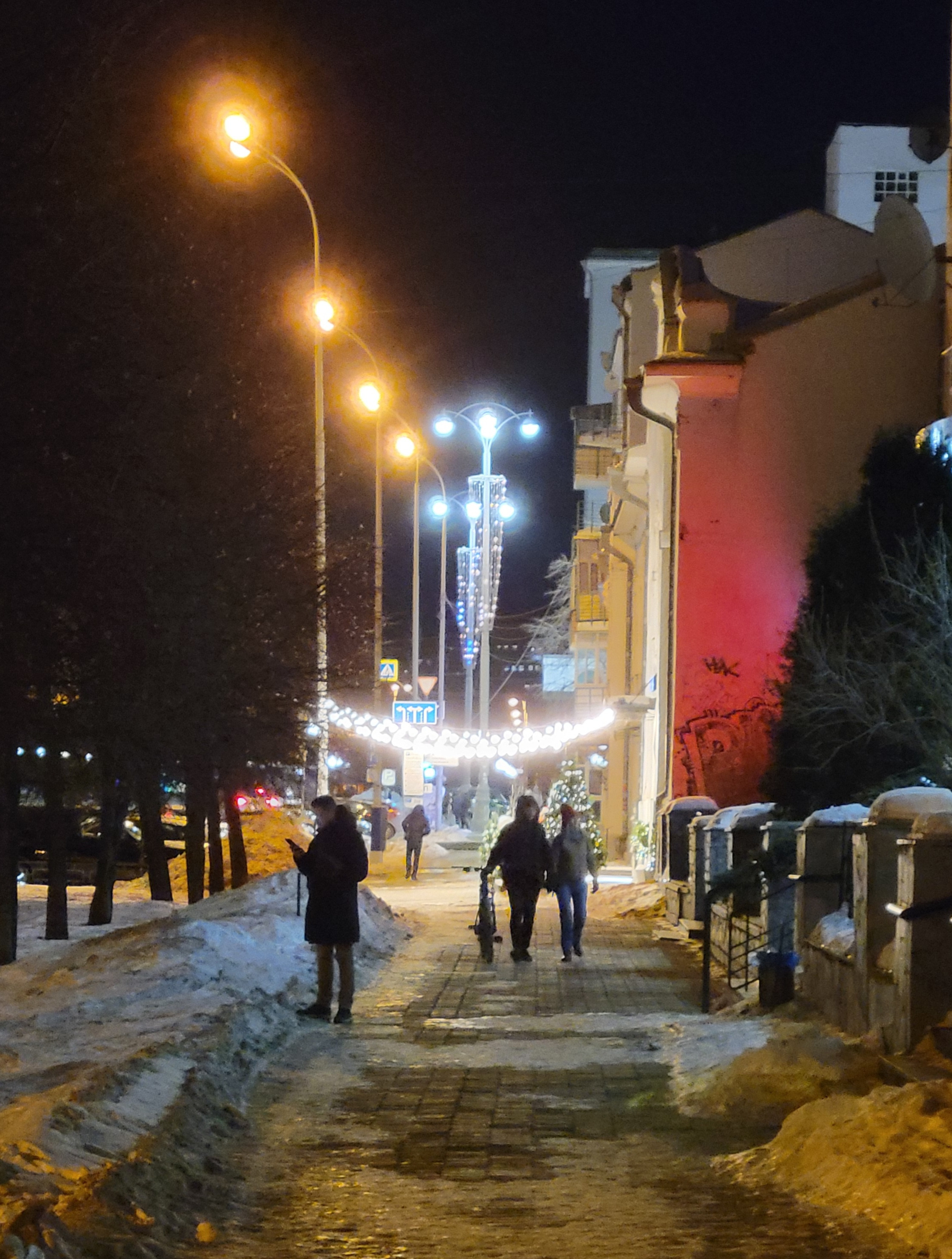 Но настоящих уральцев и -15 не удержит от вечерней велопрогулки