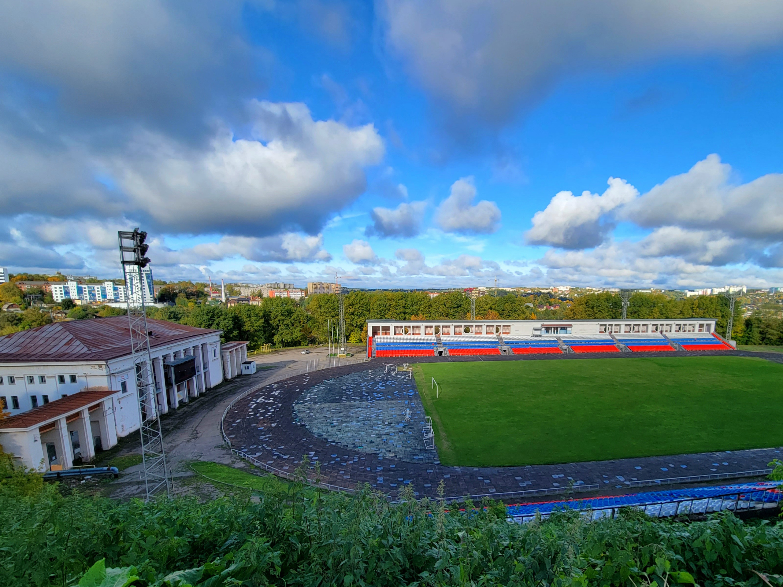 Утром, пока Макс досыпал, отправился на пешеходную экскурсию познакомиться с историей и основными зданиями города