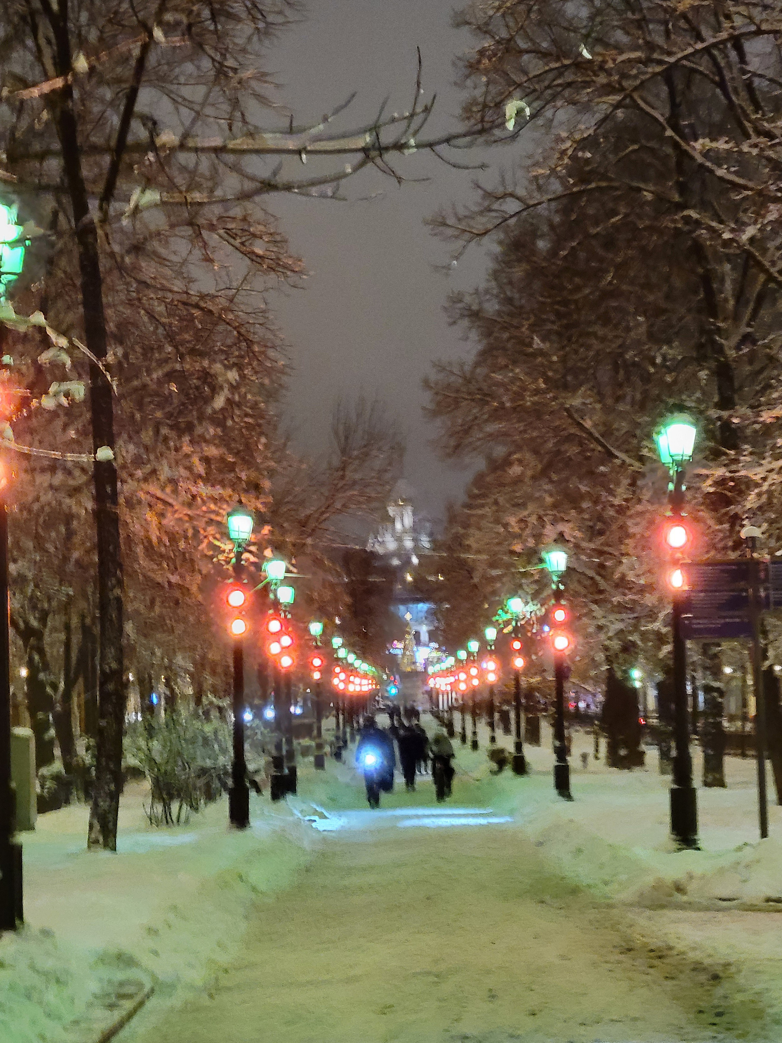 И подсветка постоянно меняется