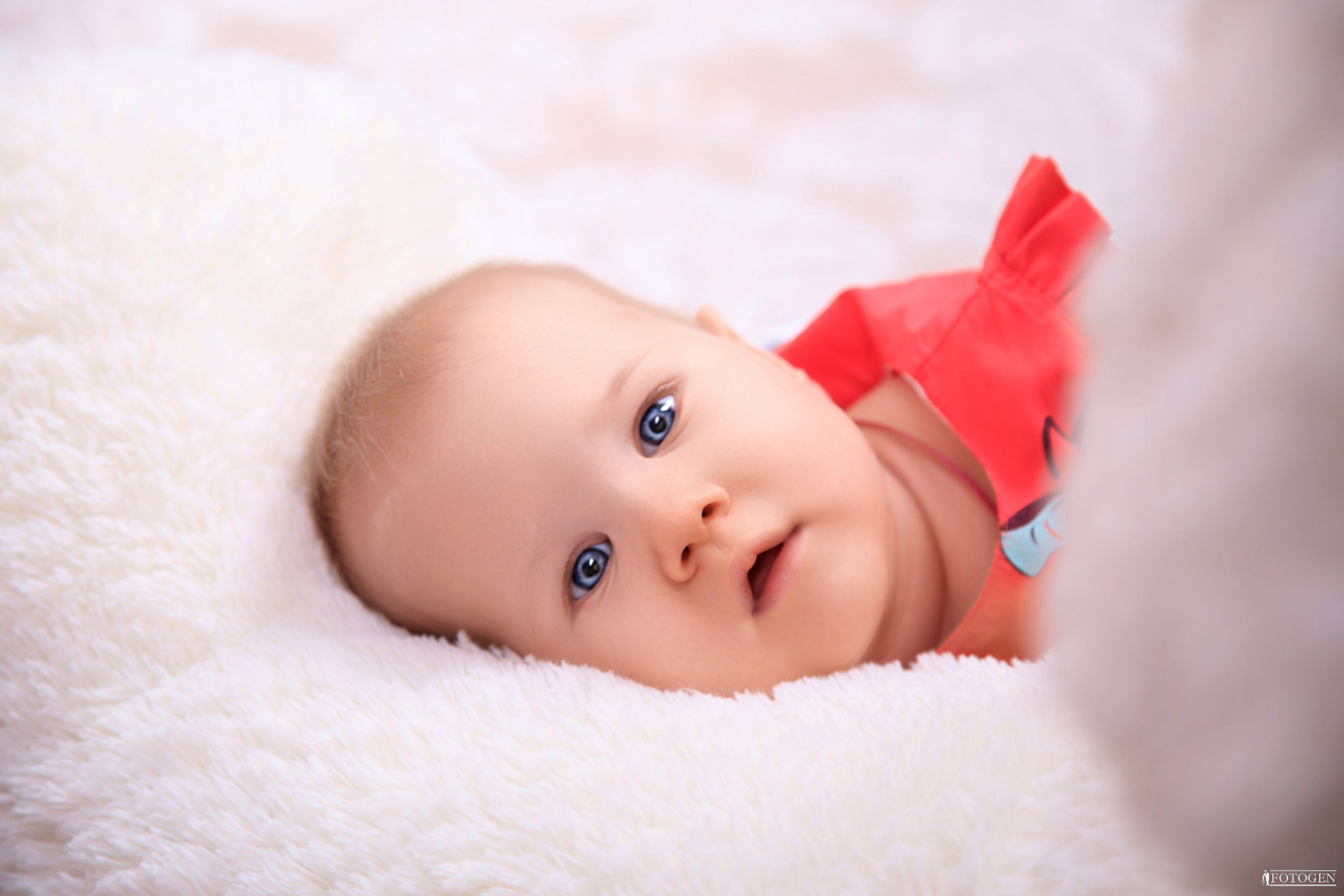 Семейная фотосессия: мама, папа и малыш | Портфолио Fotogen. Интерьерная фотостудия FOTOGEN г. Краснодар