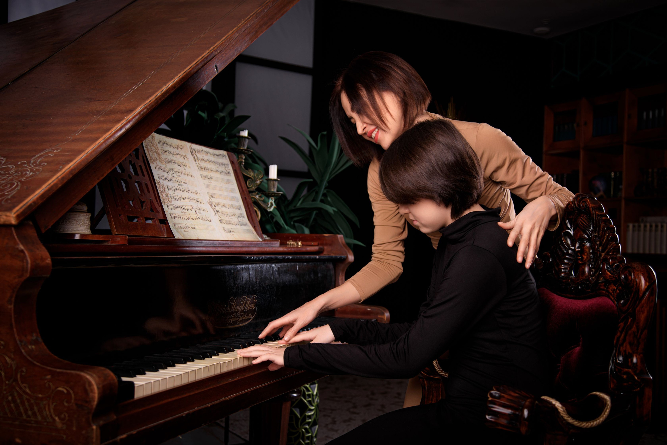 Семейная фотосессия: мама с детьми | Портфолио Fotogen. Интерьерная фотостудия FOTOGEN г. Краснодар