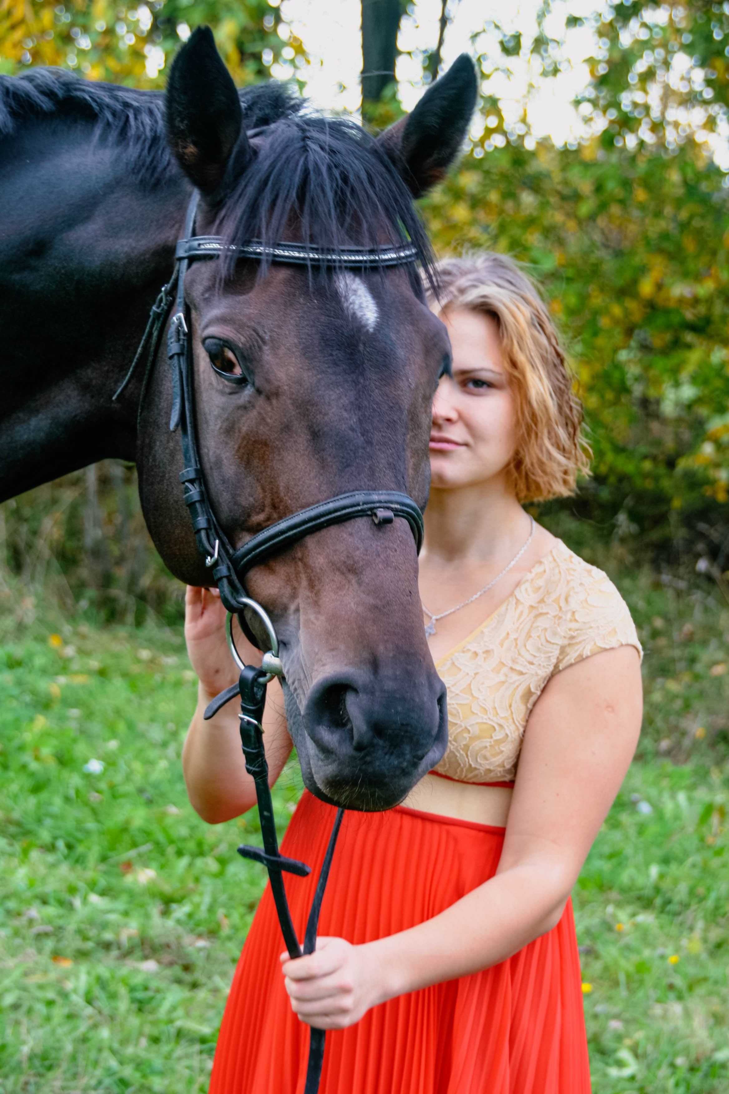 Алёна и Даша на лошади. Фотограф Пермь. Фотосессия в фотостудии Перми и на свежем воздухе