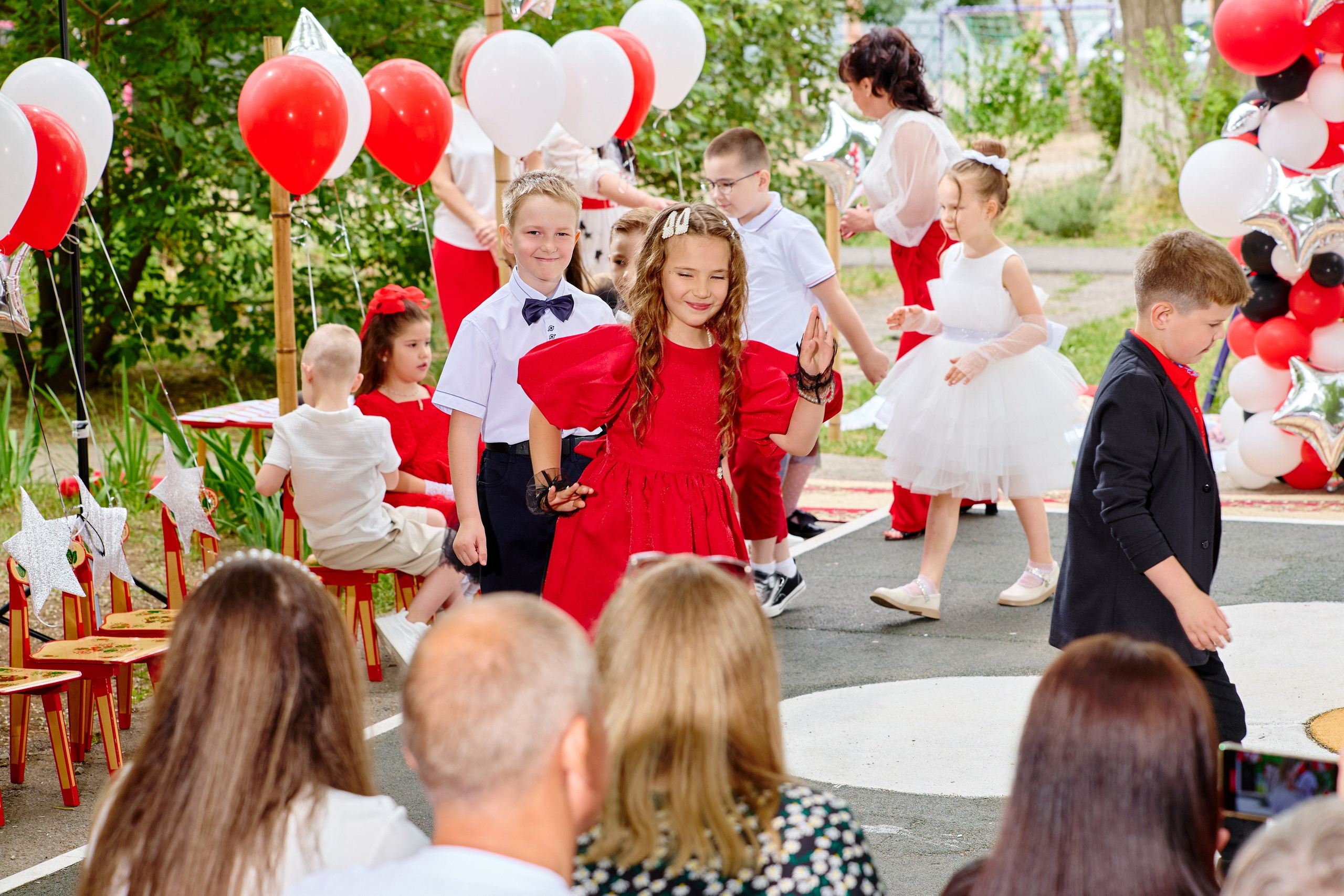 Выпускной 45 сад. Фотограф Выпускные альбомы Таганрог Сергей Коробченко