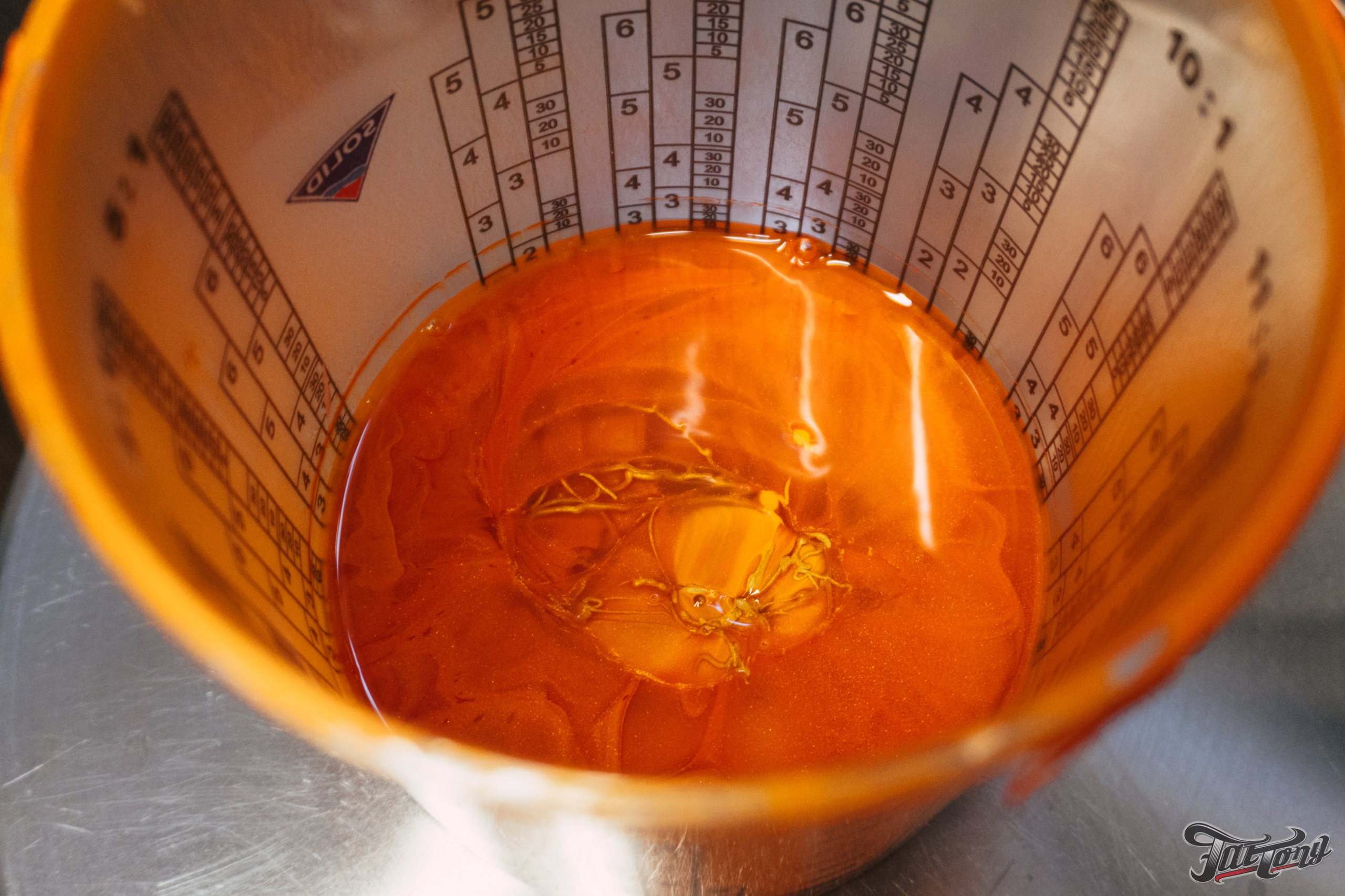 Ford Mustang Roush оранжевый окрас кузова и выкрас полос. DeLorein