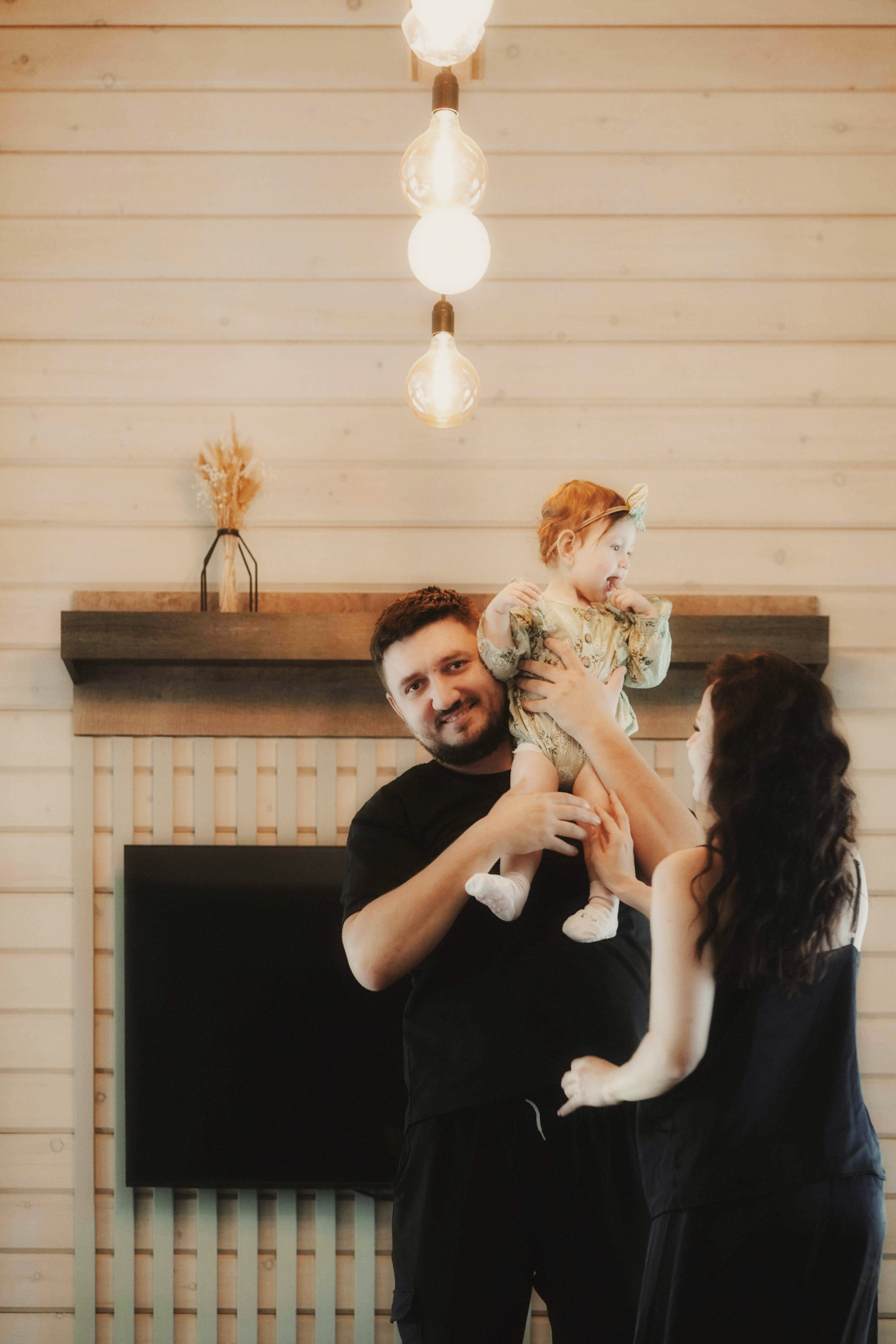 Семейная съемка дома. Выездной фотограф-видеограф в Республике Алтай Солоны Куюкова