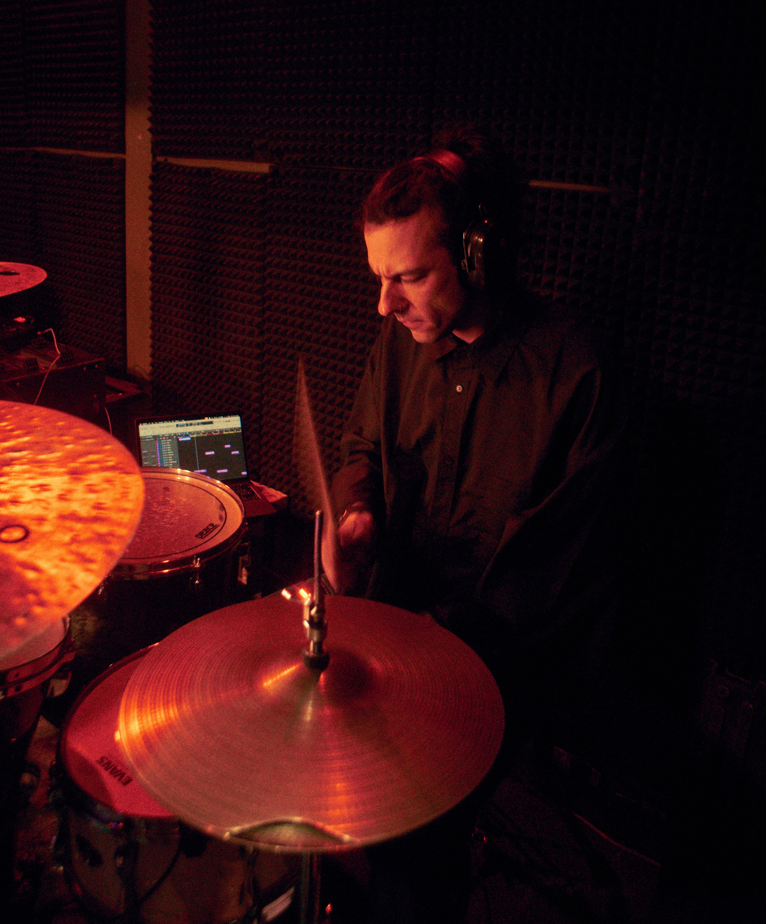 ГОЛОВА МУЭССЫ — КОНЦЕРТ 18-10-2025 В КИТАЙСКОМ ЛЕТЧИКЕ. Фотография для артистов