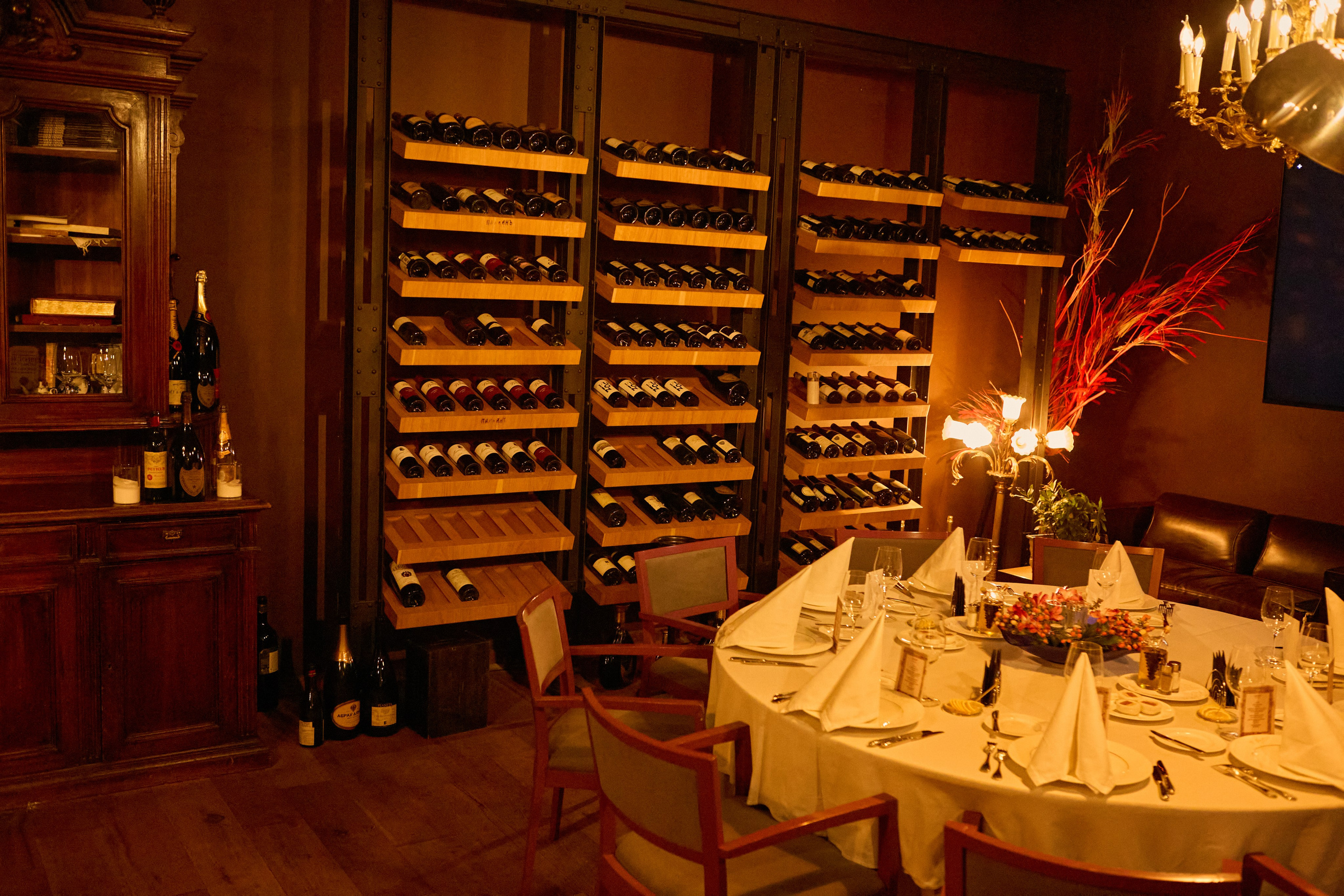 Evening on Nevsky Prospect Street at the Palkin Restaurant. Фотограф в Санкт-Петербурге Владимир Тихомиров