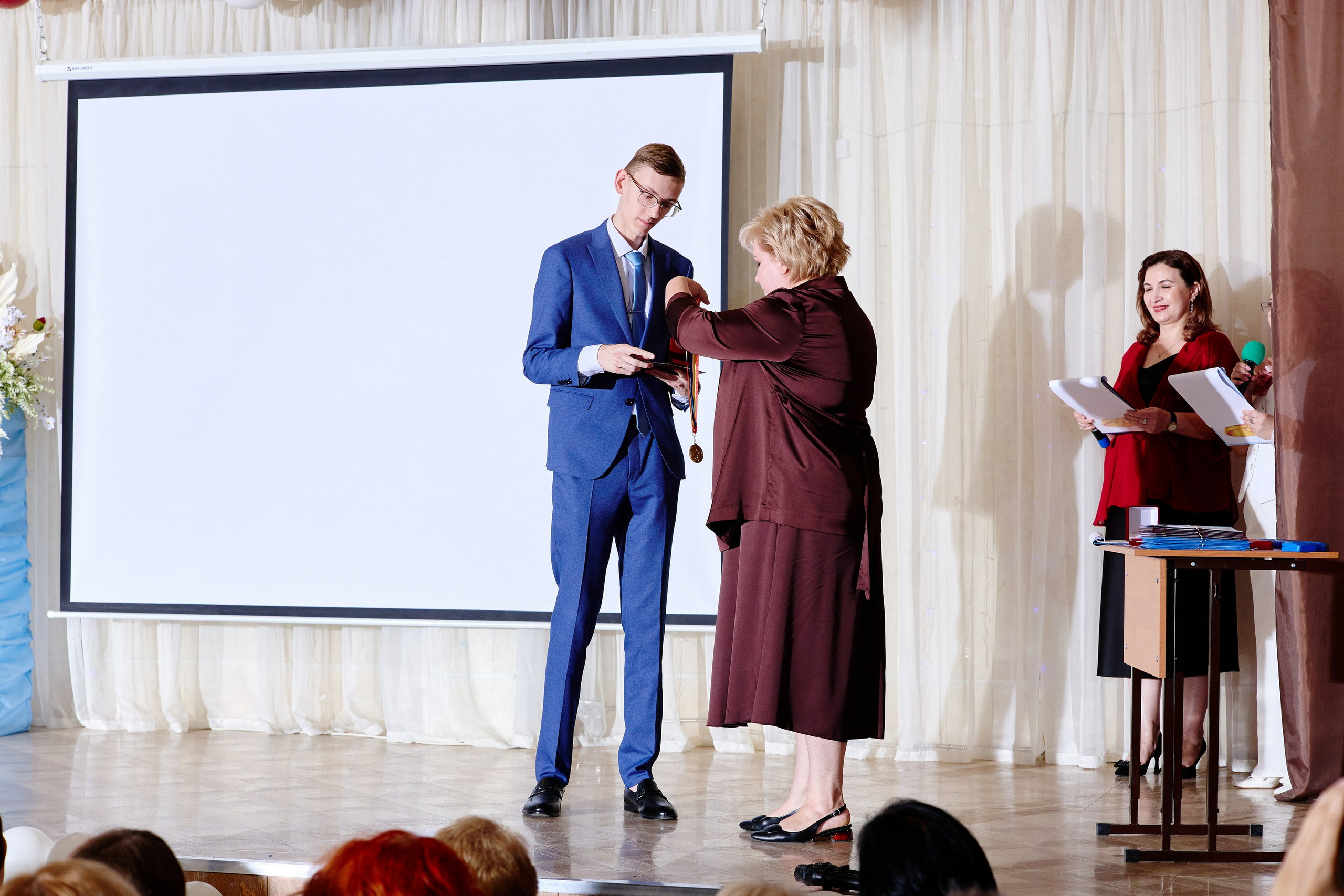 Выпускной 35 Сош. Фотограф Выпускные альбомы Таганрог Сергей Коробченко