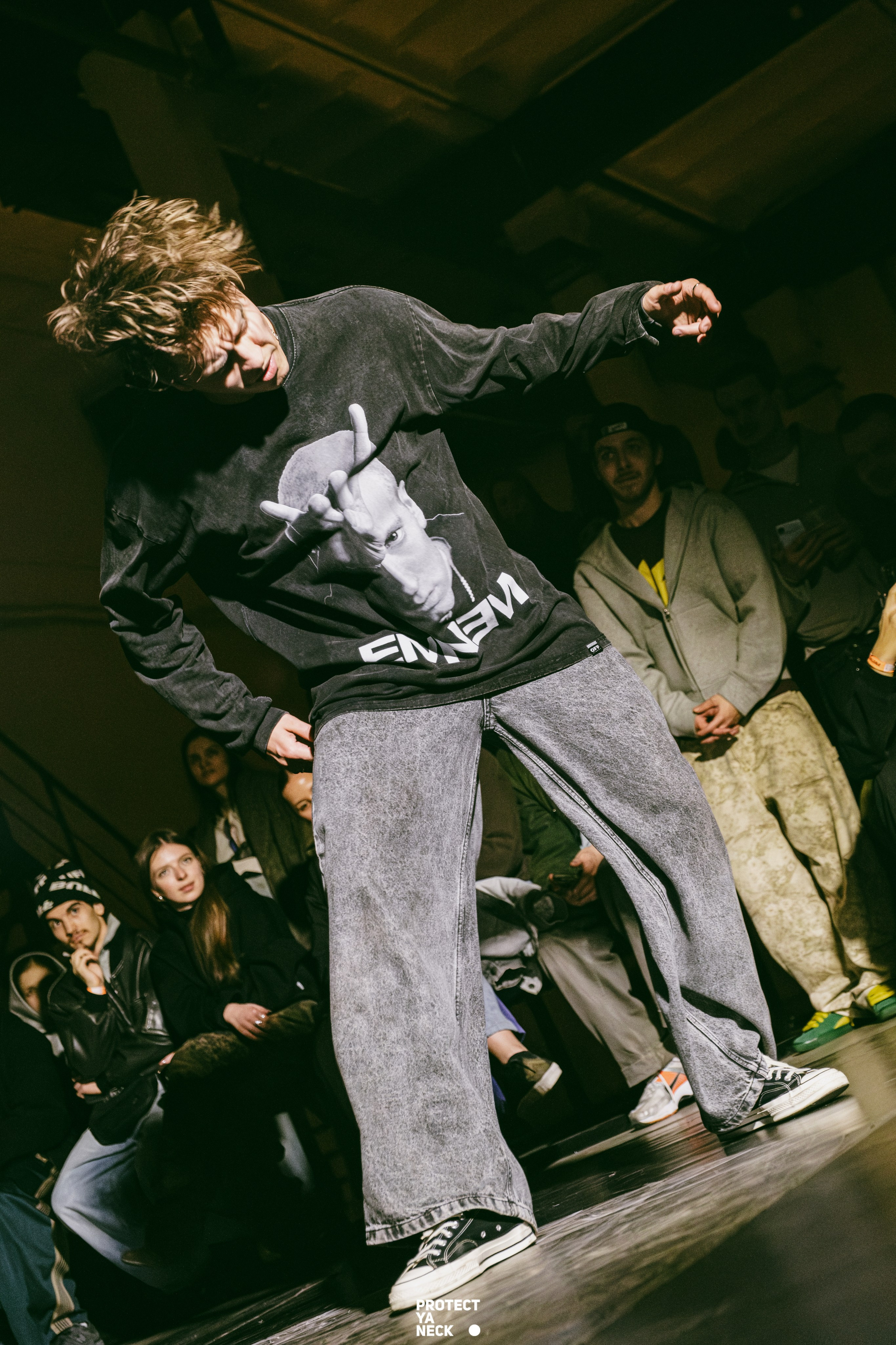 PROTECT YA NECK 22/03 (@youlovebu). Соня бу тебя сфоткала