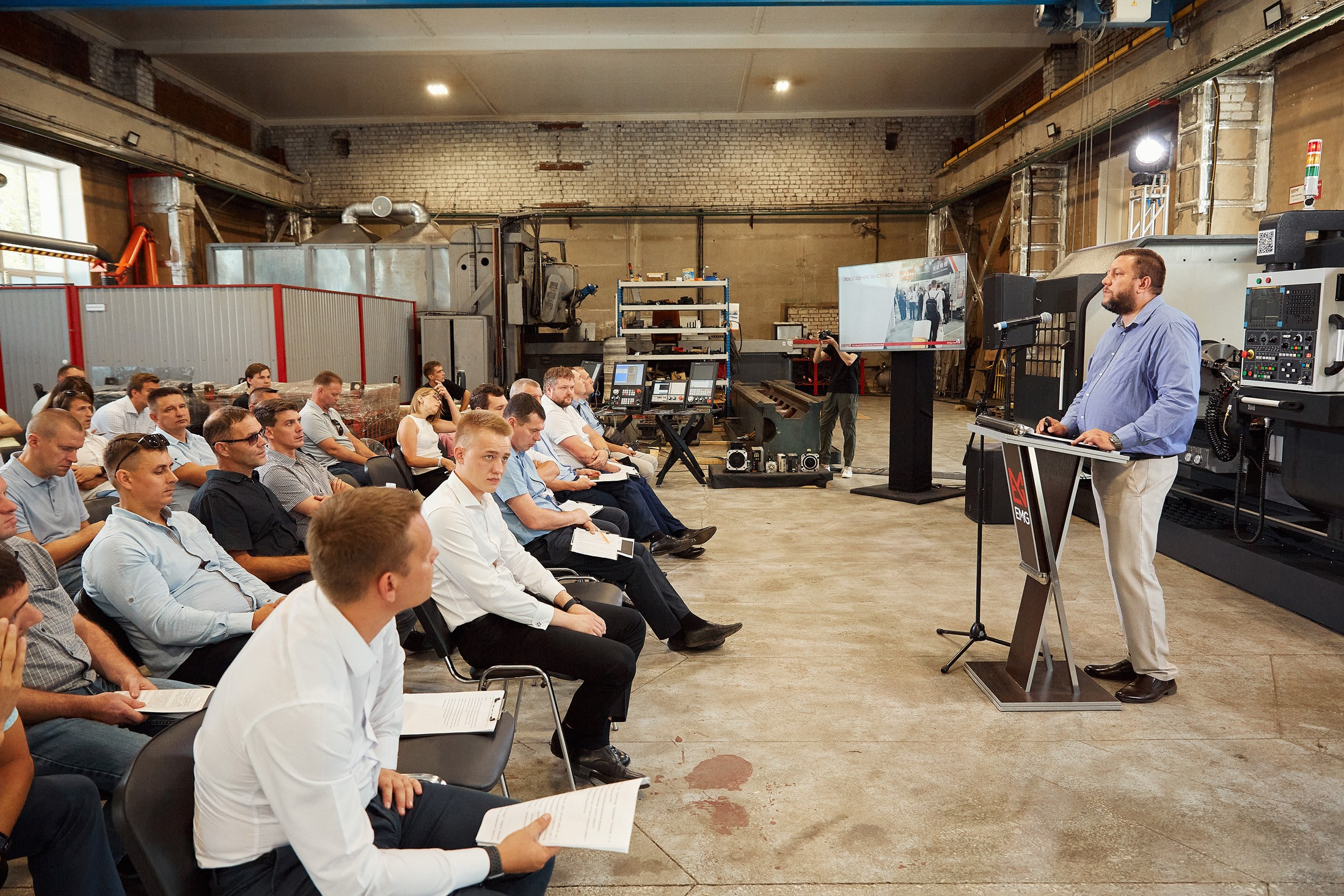 EMG / Международный форум / Презентация нового высокоточного станка. Антон Артюшин, портретный фотограф. Москва