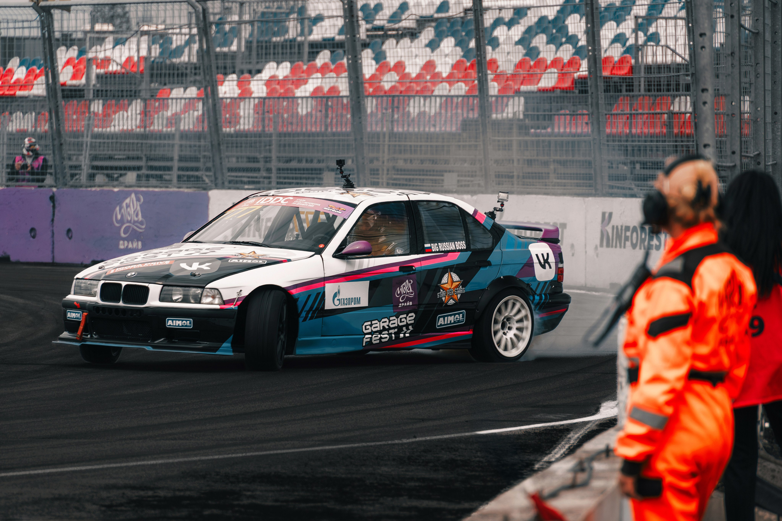 IDDC Этап 2: Бетонный Колизей и блогеры в деле