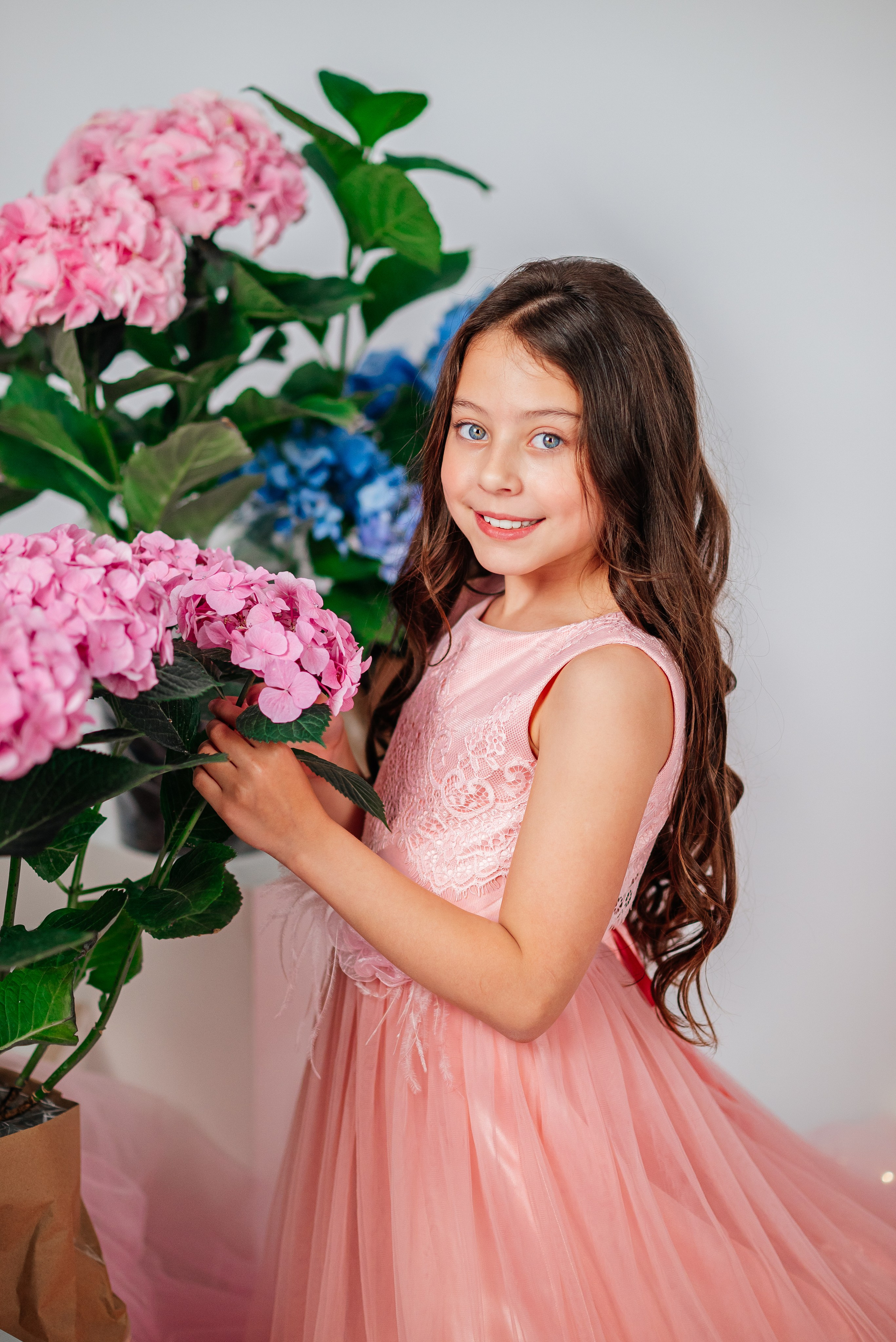 Вероника и гортензии. Семейный фотограф в Краснодаре