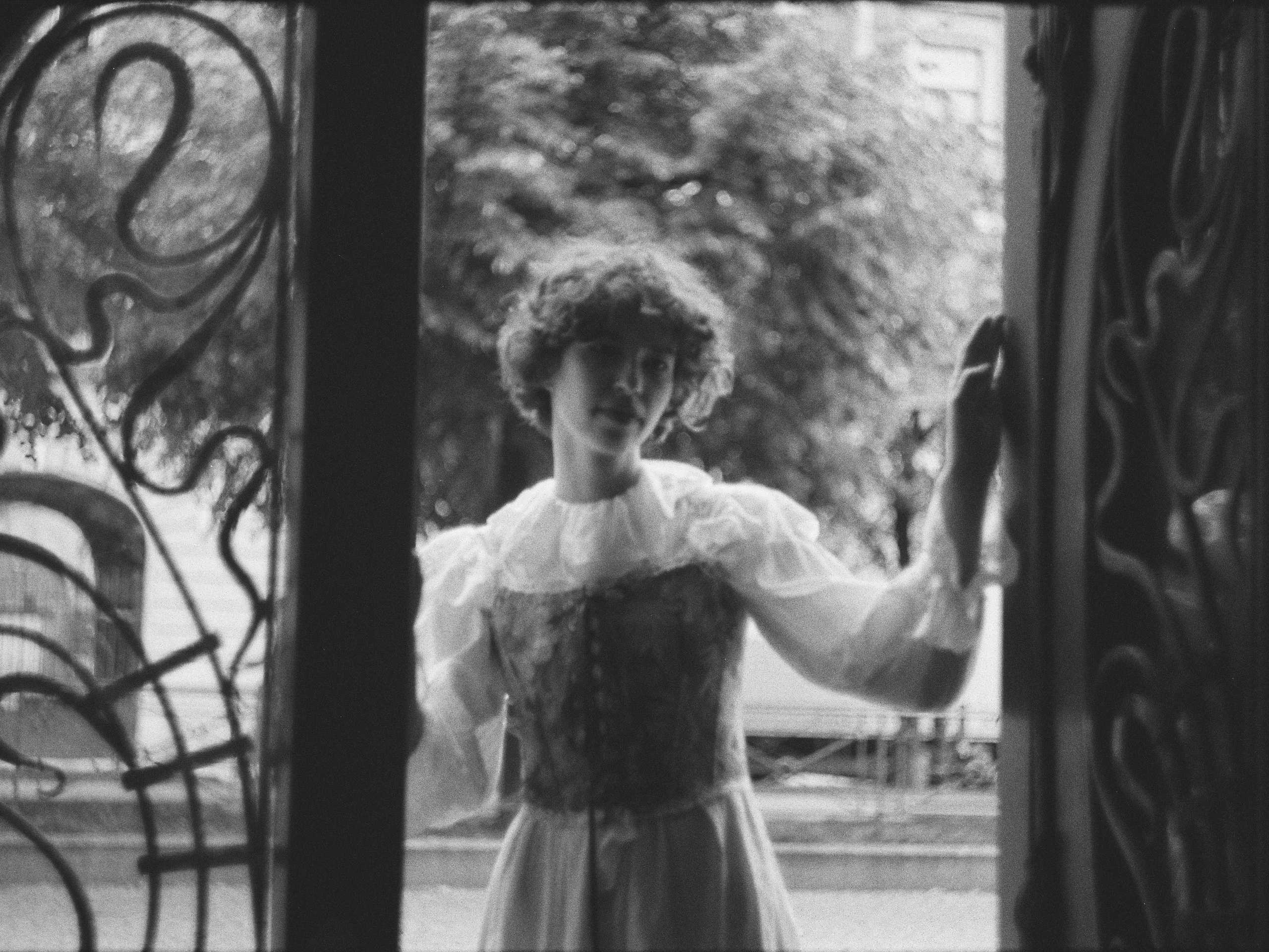 Прогулочная портретная фотосессия на плёнку для Полины в СПб. Светлана Гопанюк. Портретный фотограф. Санкт-Петербург. СПб