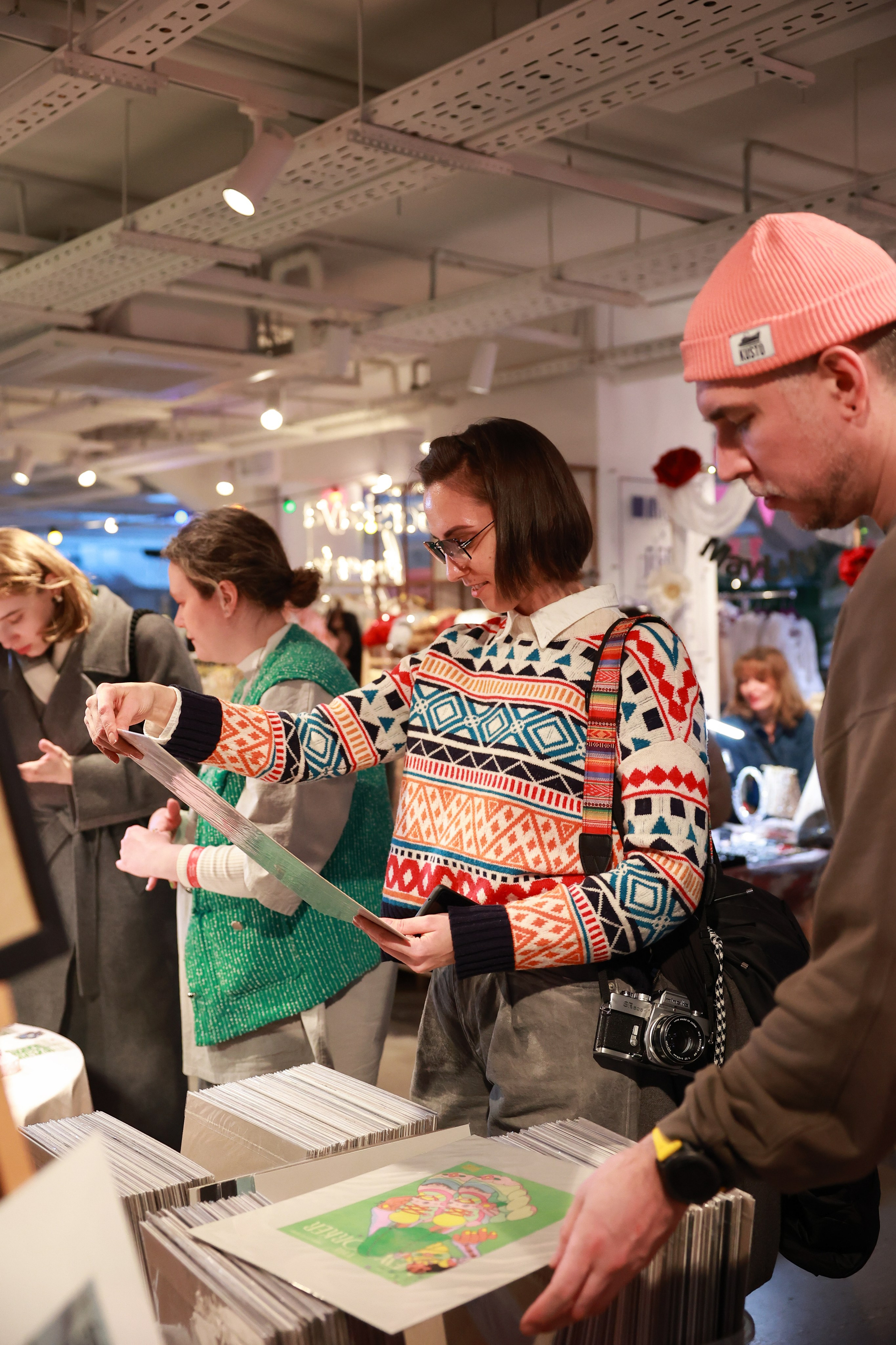 7–8 марта 2025 в пространстве «Три вокзала. Депо» / День 1 / фото Саша Жукова. Фотоотчеты «Ламбада-маркета»