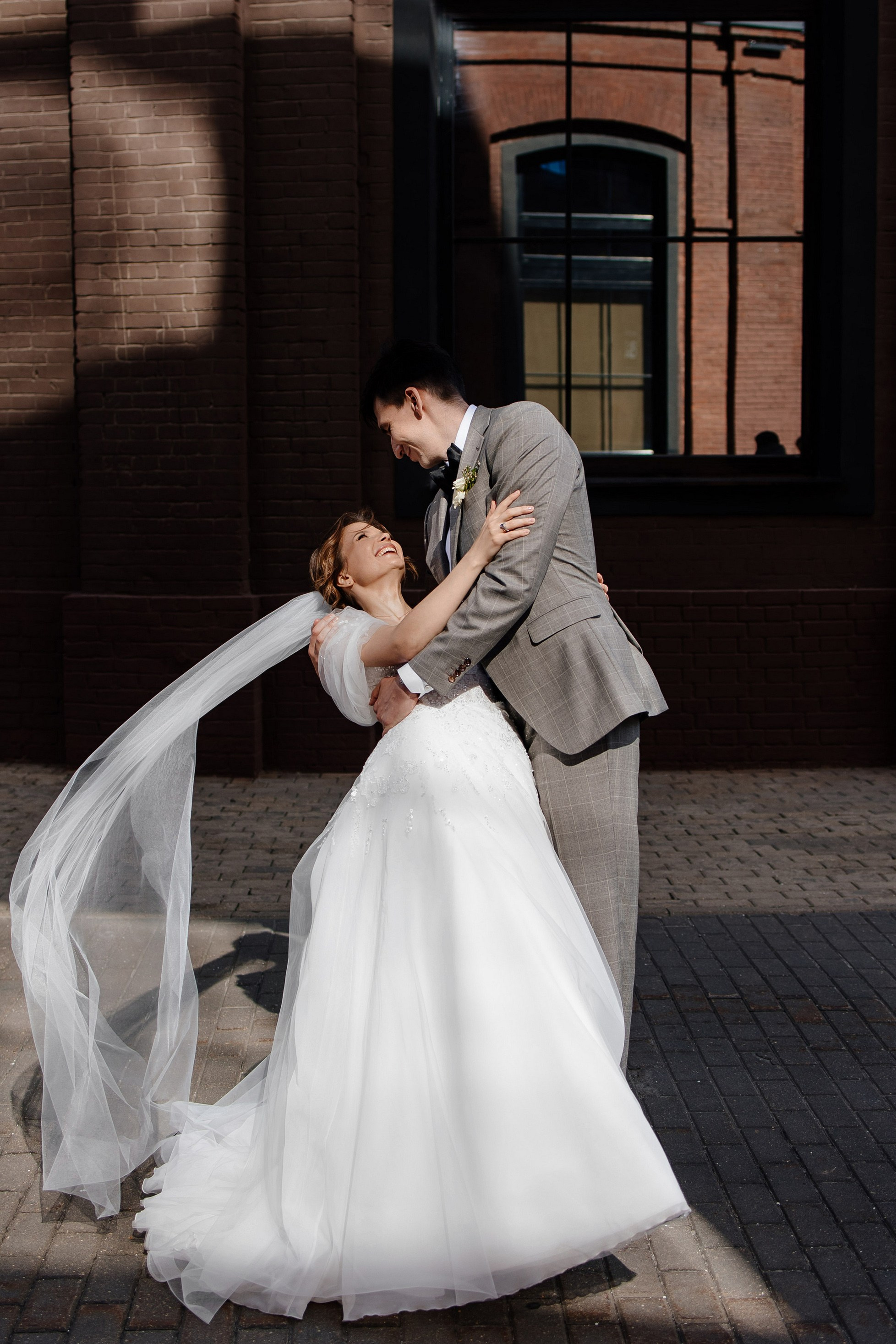 Свадебное утро в Hyatt Regency Хаятт Редженси, свадебная прогулка на Арме и банкет в О’Шалей. Свадебный и семейный фотограф Екатерина Иванова