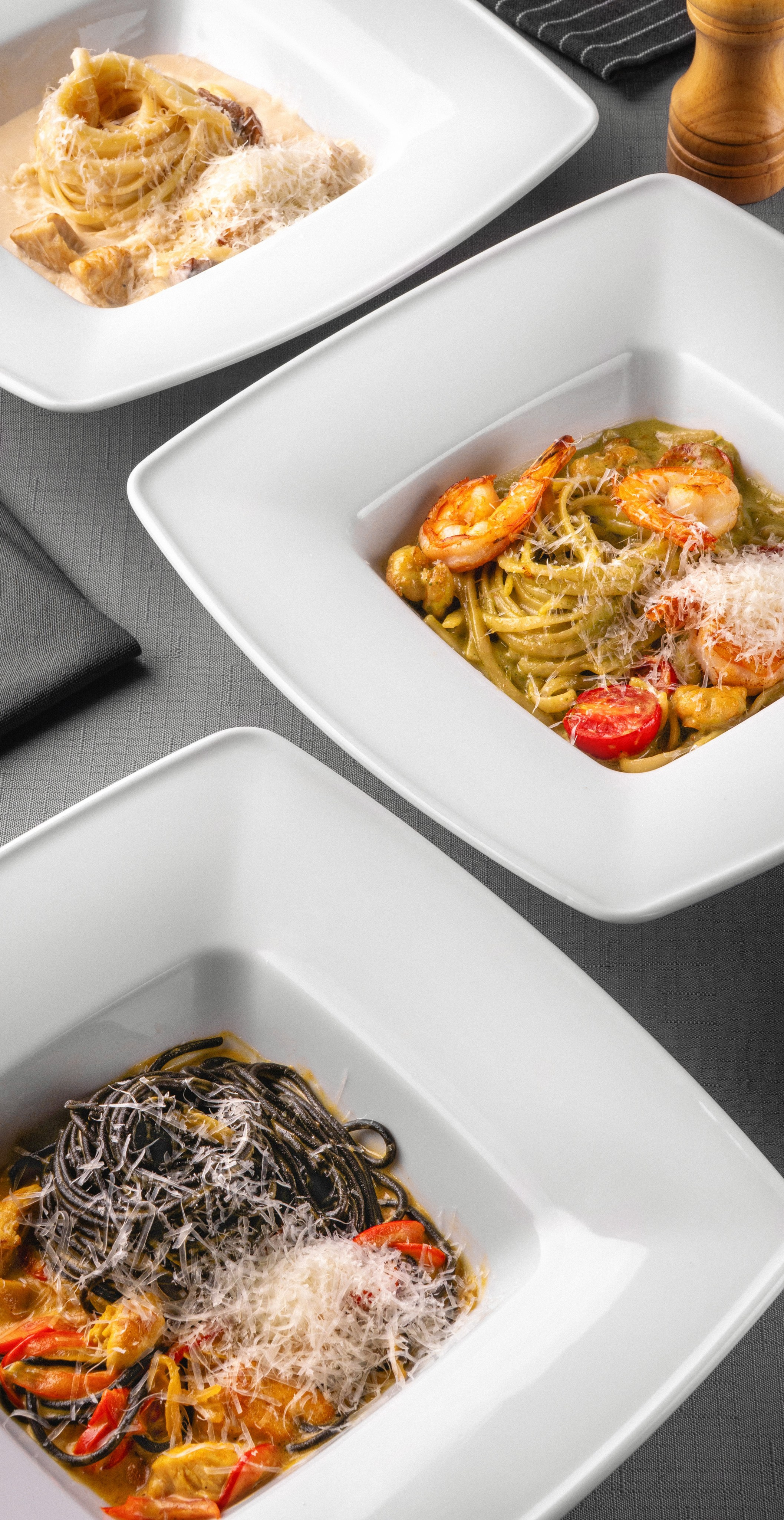 Фотосъёмка пасты для меню ресторана, несколько позиций в одном кадре, композиция под широкий формат разворота