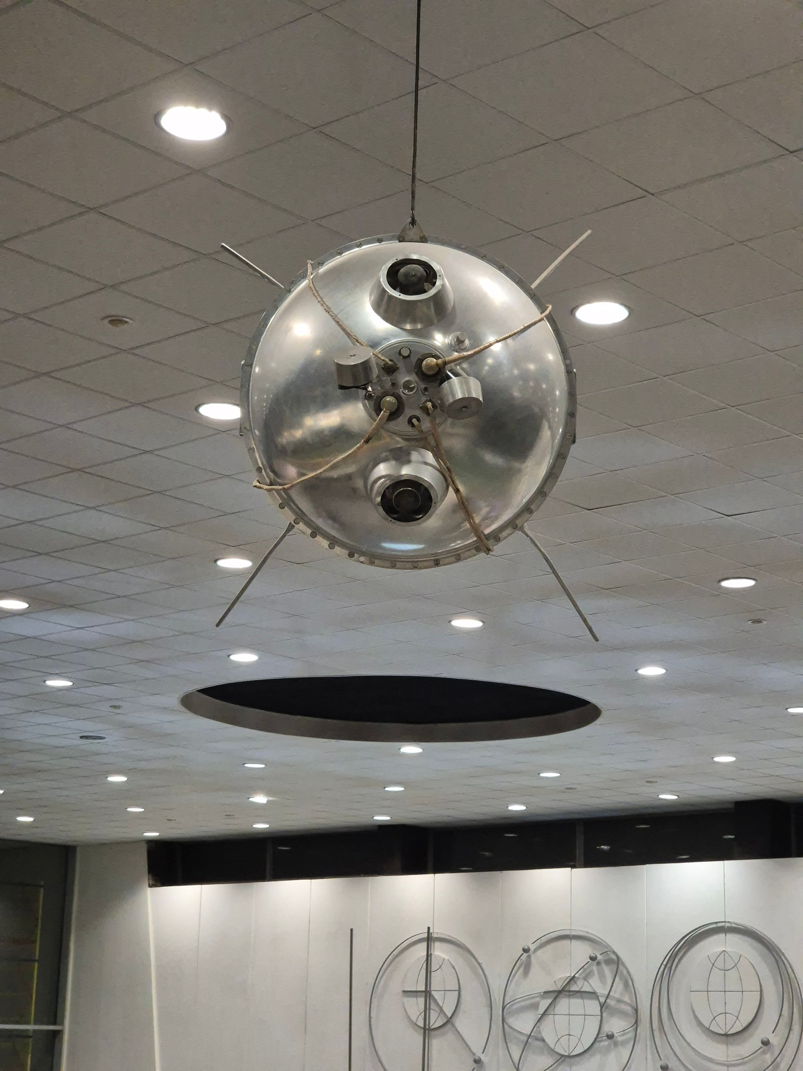 Главным идеологом создания музея истории космонавтики стал академик С.Королев. Именно он и Ю.Гагарин заложили первый камень в фундамент музея в 1961 г.