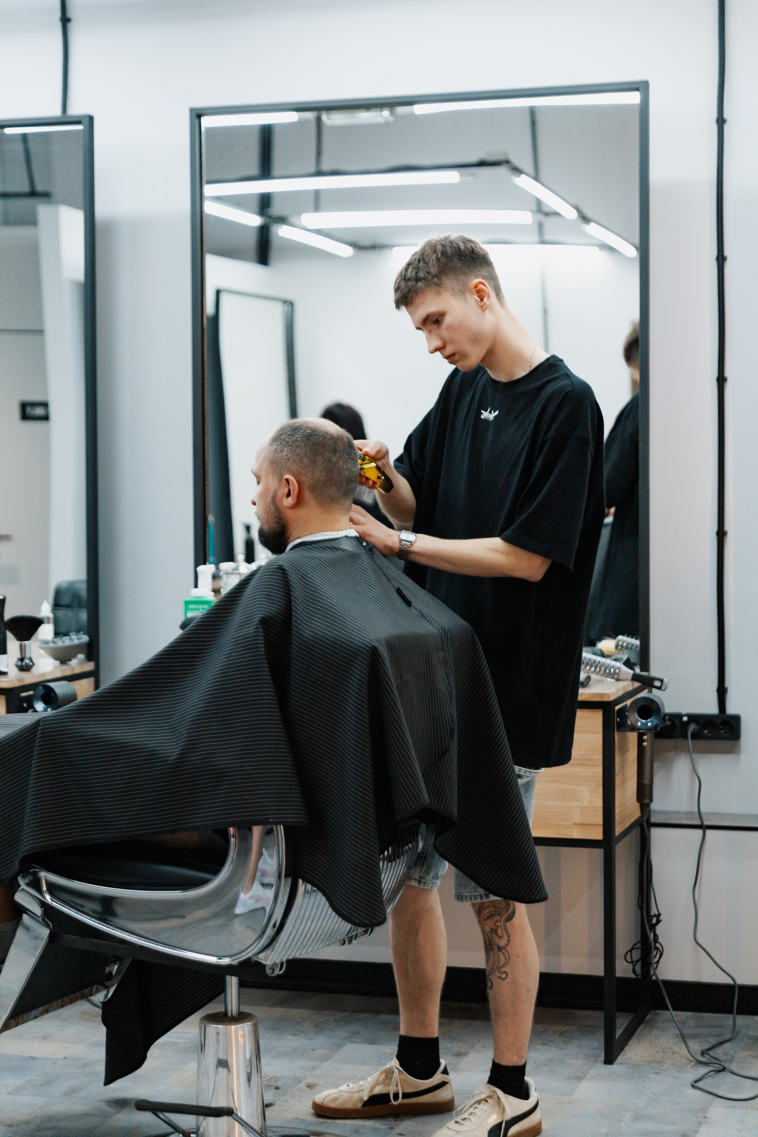 DERBY BARBERSHOP. LIYALEE PHOTO