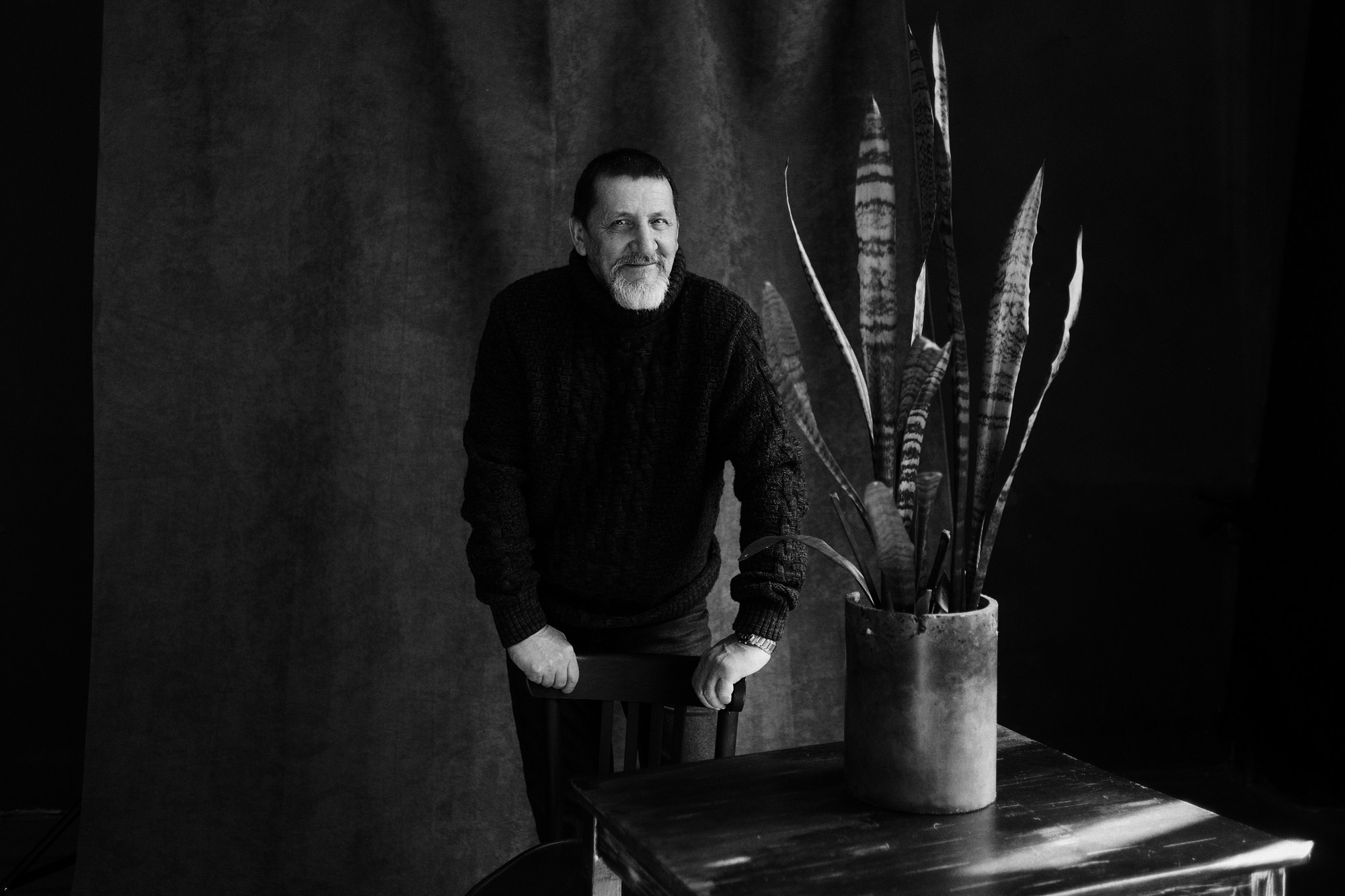 Фотосессия для папы в подарок: Мужской портрет в студии Тюмень. Портретный фотограф Тюмень Дарья Мустафина