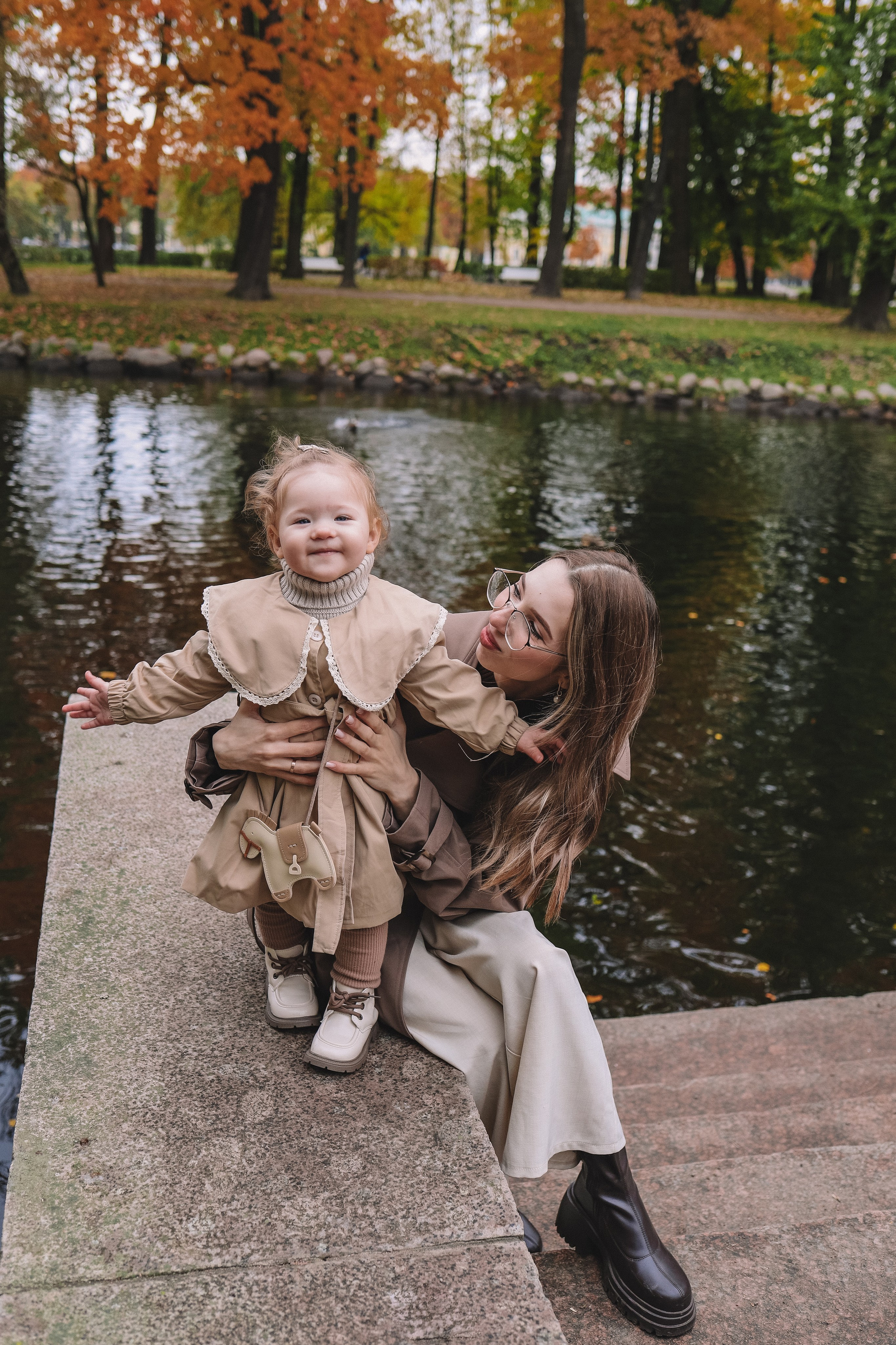 Мамы с дочками в осеннем парке. Фотограф Олеся Беляева | Санкт-Петербург и Ленобласть