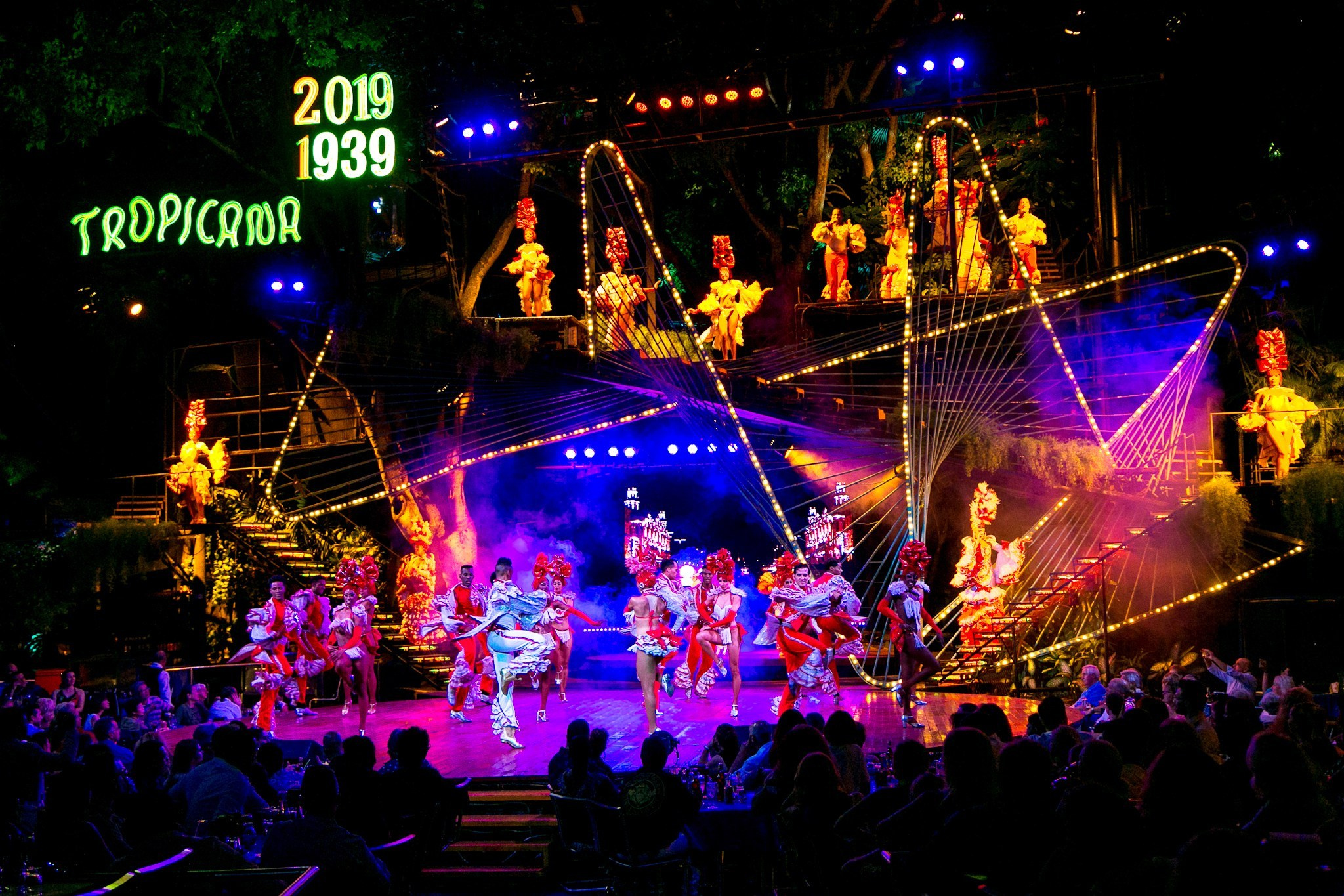 *Entertainment. Фотограф в MICE Дмитрий Плисов