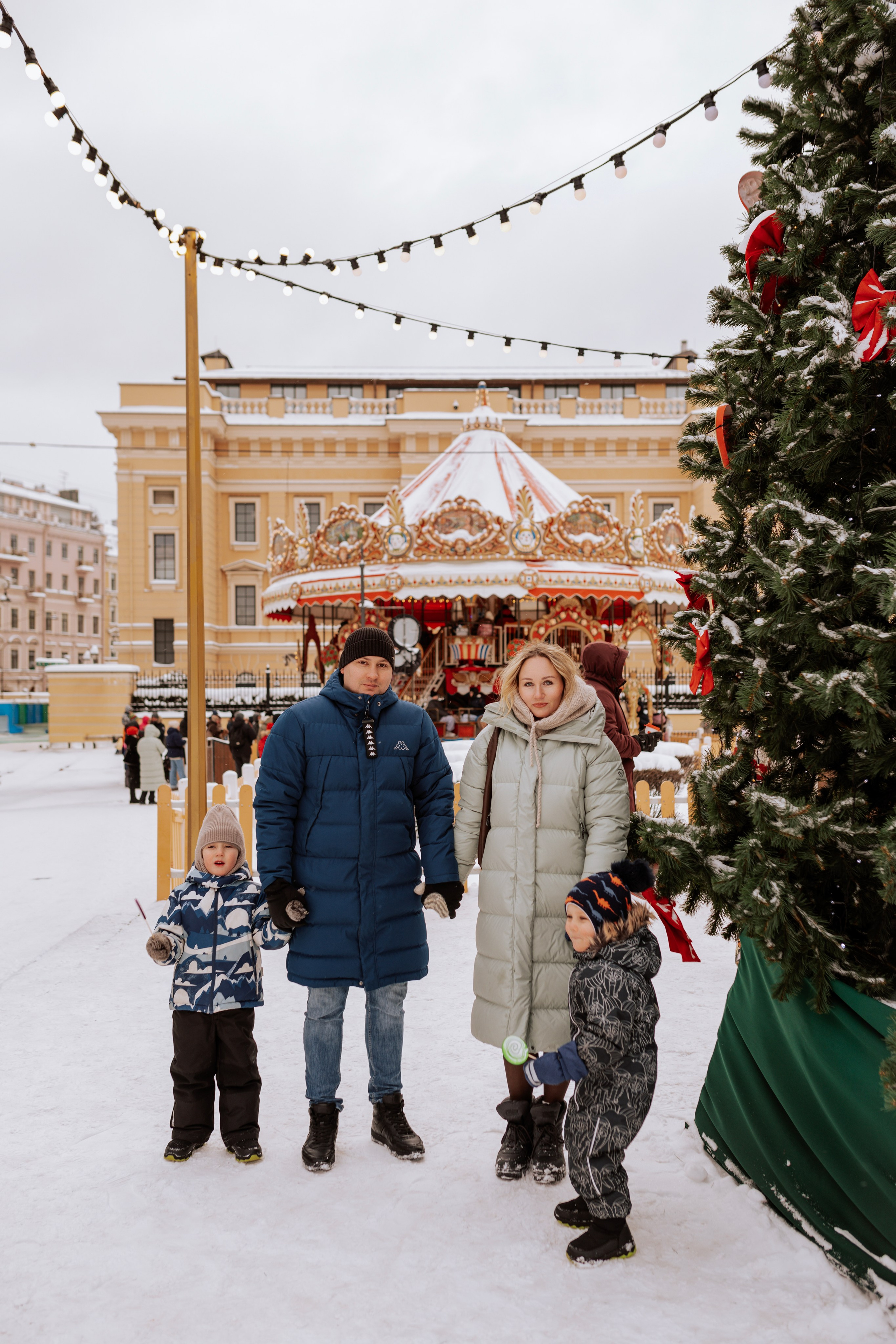 Семейная, Манежная площадь