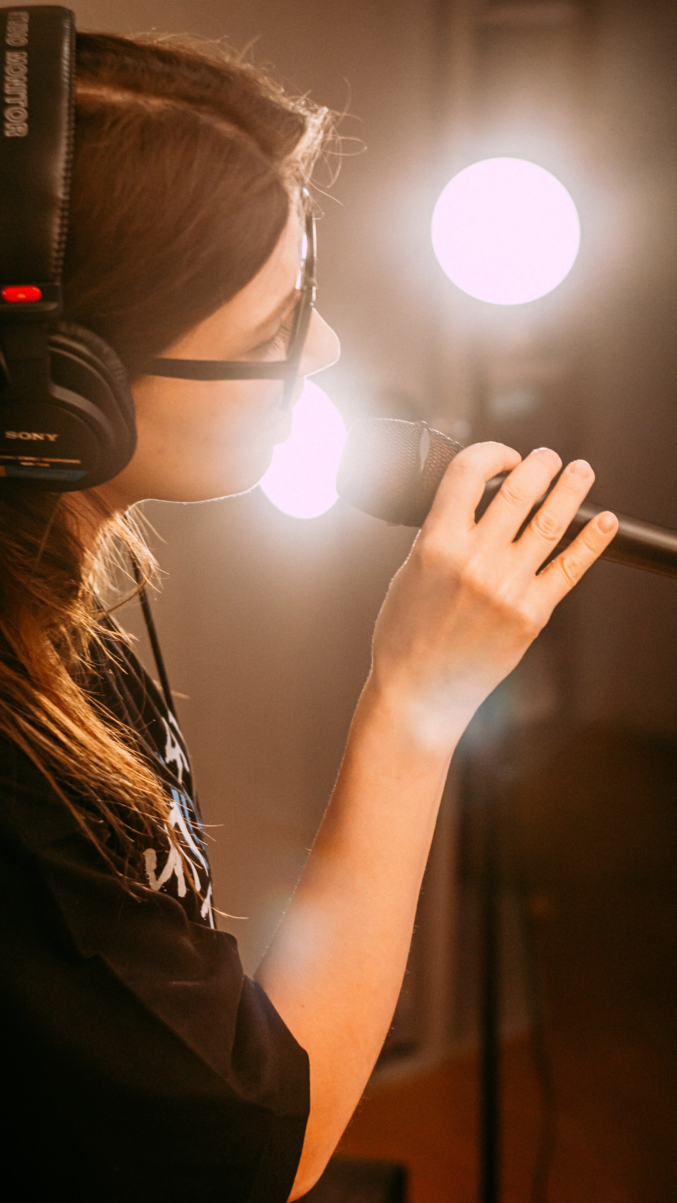 Фотосъемка записи песни в студии. ФОТОГРАФ В МОСКВЕ ЛЮДМИЛА СТРОКОВА