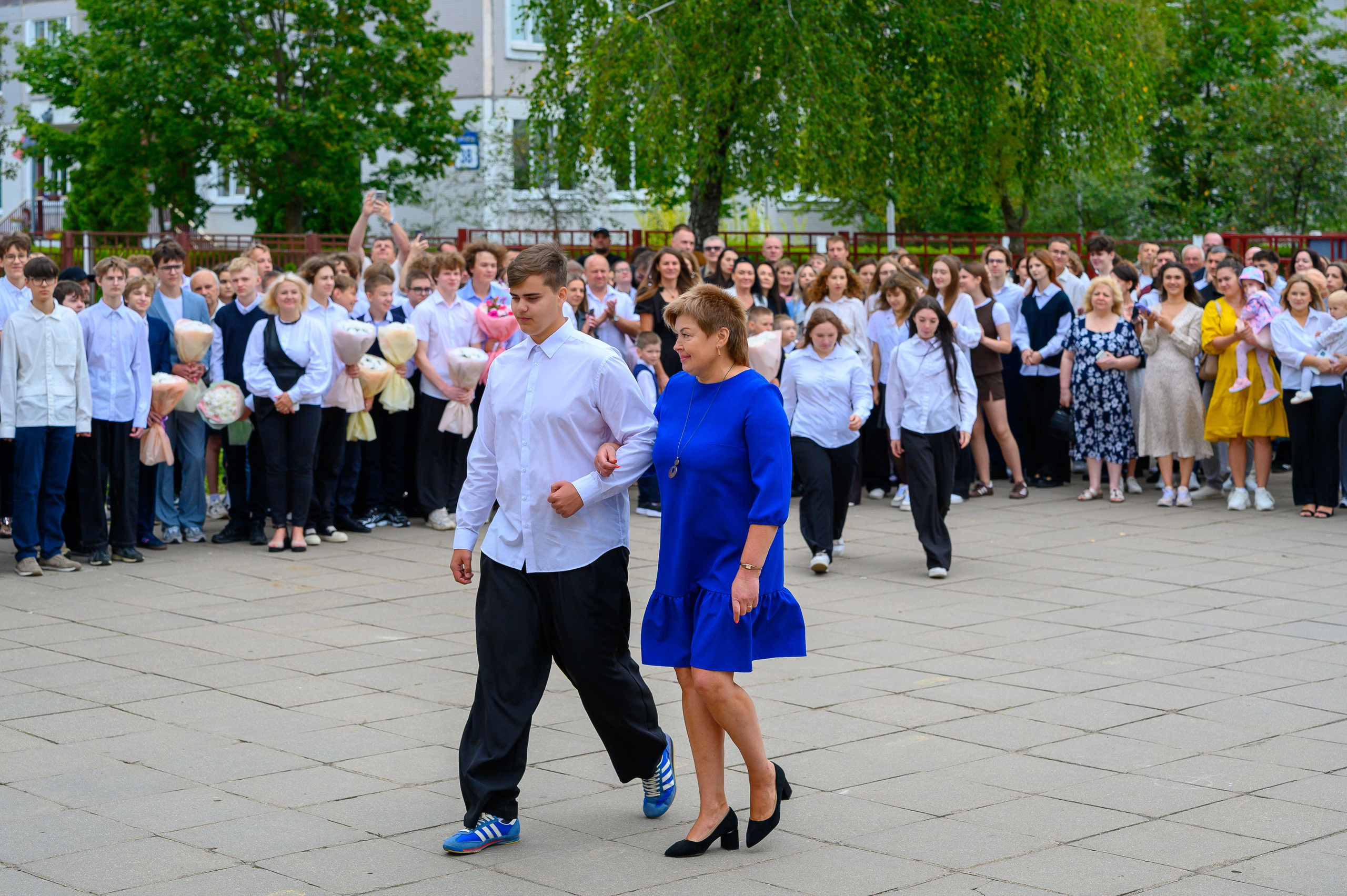 Вот звучит первый звонок, перед этим долгое приготовление к новому этапу в жизни, Яромир идет в школу. Фотоуслуги, услуги фотографа, фотографирование важных событий