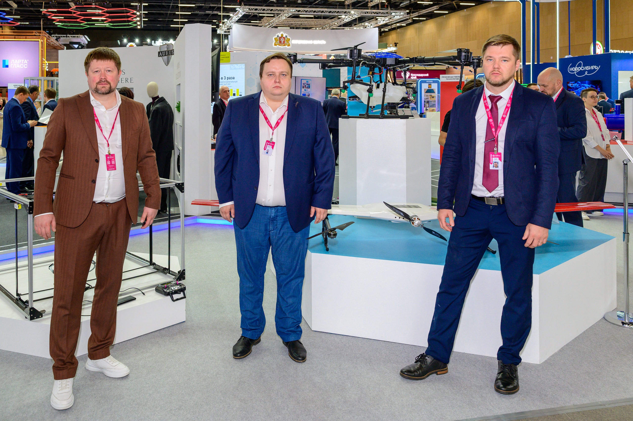 «ИННОПРОМ. Беларусь» — это международная промышленная выставка, объединяющая представителей различных отраслей промышленности, инновационных компаний, инвесторов и государственных структур. Это уникальная платформа для обмена опытом, внедрения новых идей и технологий, что способствует повышению актуальности отрасли и развитию сотрудничества между странами.#БольшаяпромышленнаянеделявМинске @belexpo_by@ph.andrey_puhach #bigindustrialweek #bigindustrialwee